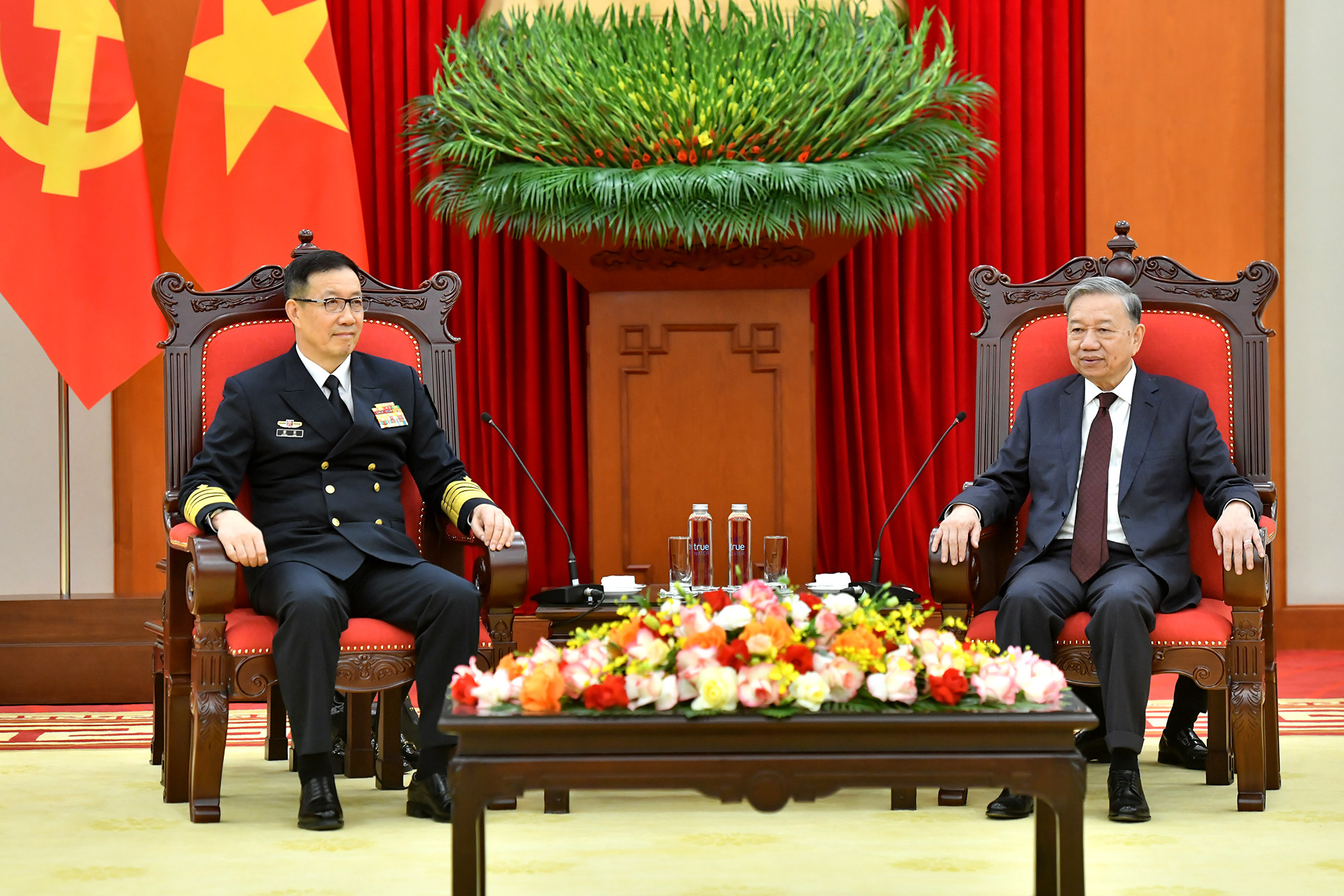 Tổng Bí thư, Bí thư Quân ủy Trung ương Tô Lâm và Bộ trưởng Quốc phòng Trung Quốc, Thượng tướng Đổng Quân.