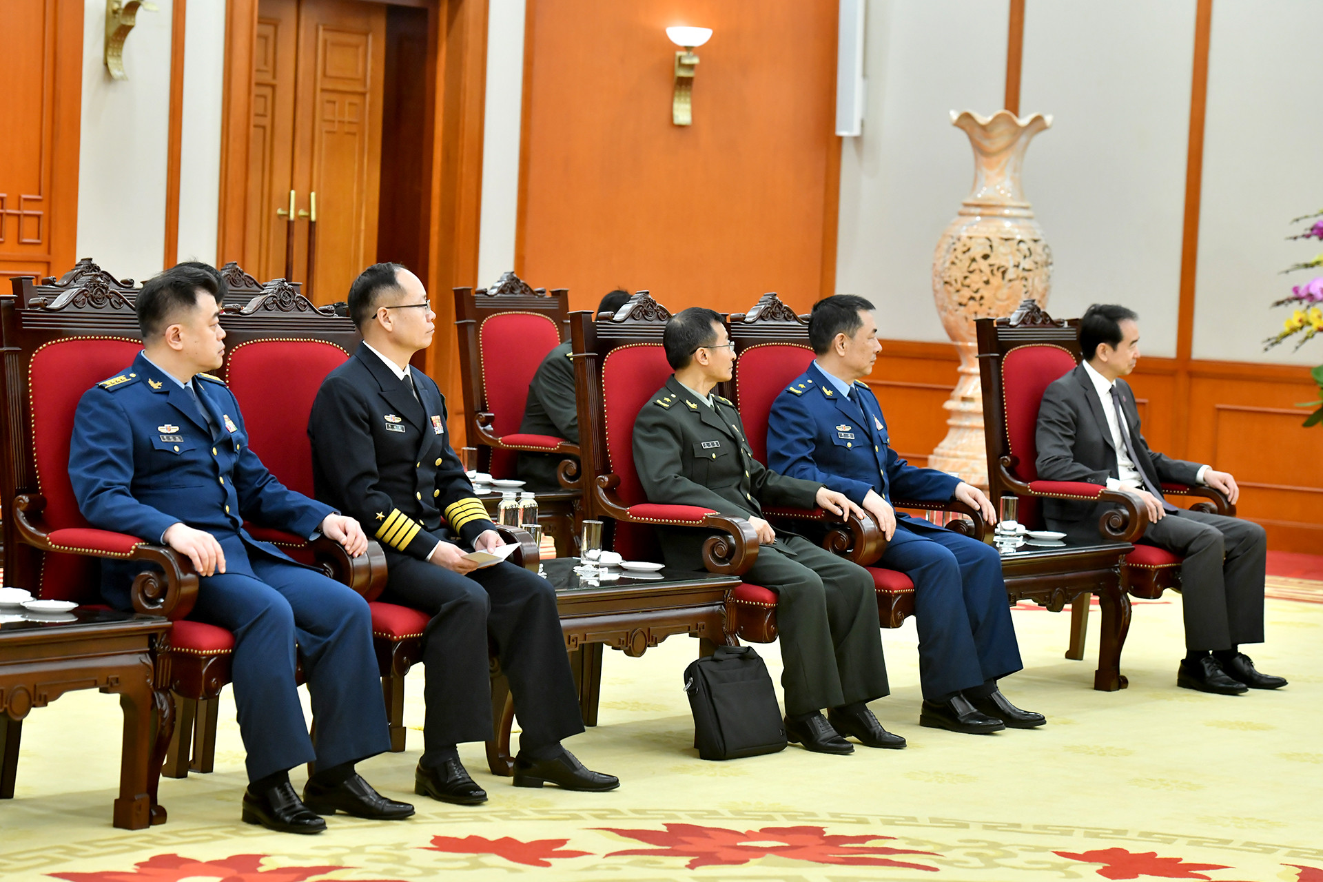 Các đại biểu Trung Quốc tham dự buổi tiếp.