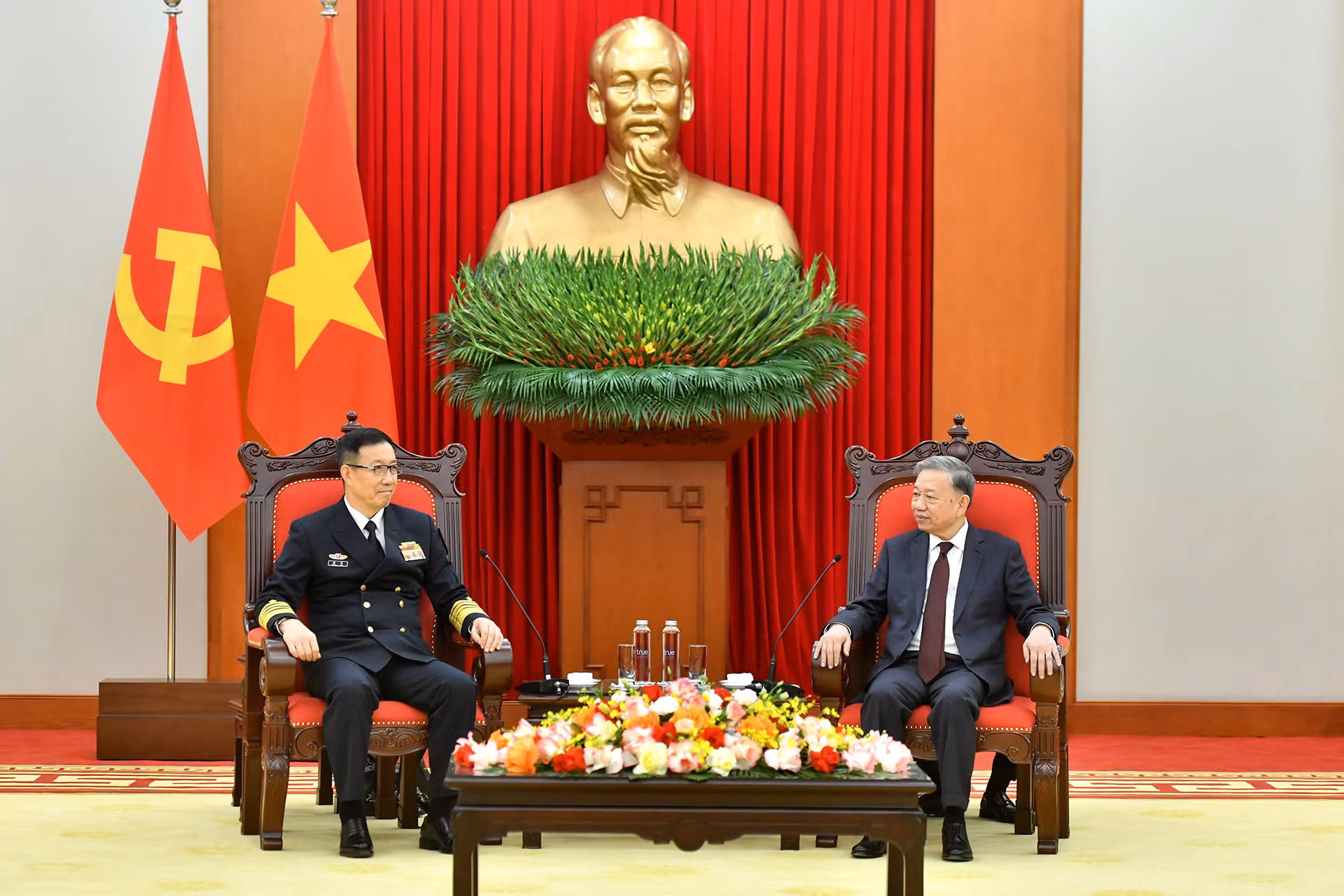 Tổng Bí thư, Bí thư Quân ủy Trung ương Tô Lâm tiếp Bộ trưởng Quốc phòng Trung Quốc, Thượng tướng Đổng Quân. 