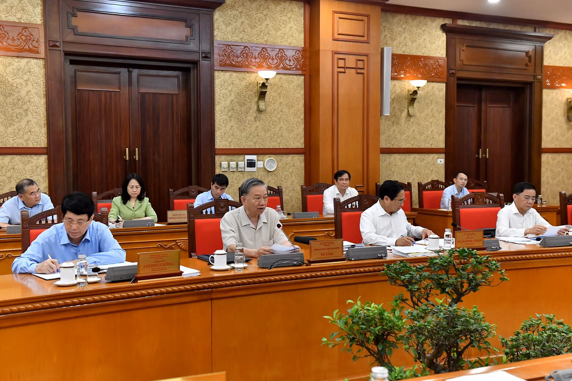 Tổng Bí thư, Chủ tịch nước Tô Lâm và các đồng chí lãnh đạo Đảng, Nhà nước tham dự cuộc họp.