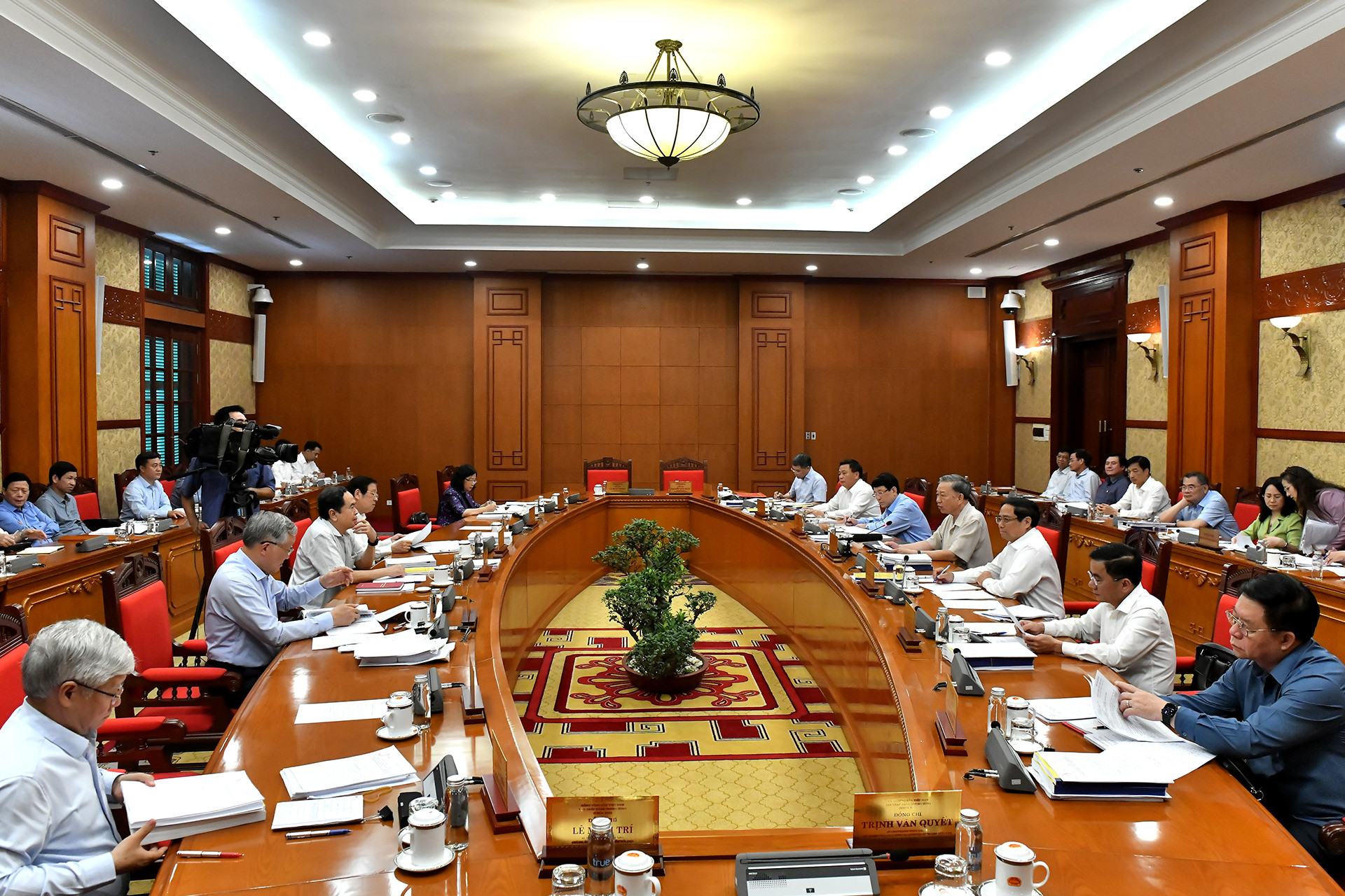 Quang cảnh cuộc họp tại Trụ sở trung ương Đảng.