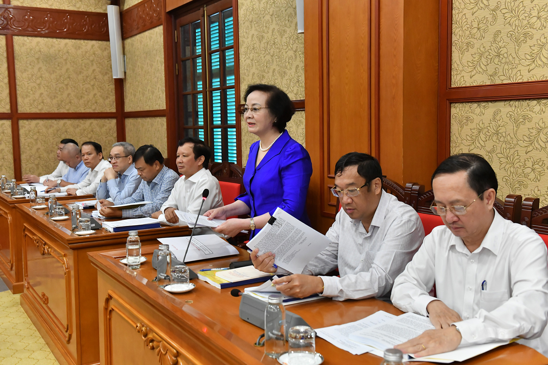 Bộ trưởng Nội vụ Phạm Thị Thanh Trà trình bày báo cáo.