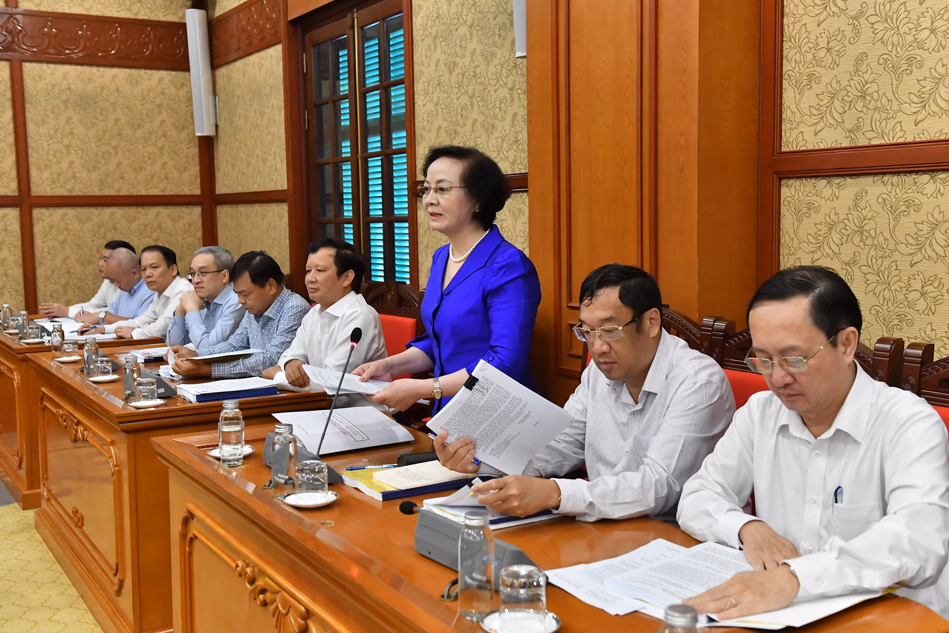 Bộ trưởng Nội vụ Phạm Thị Thanh Trà trình bày báo cáo.