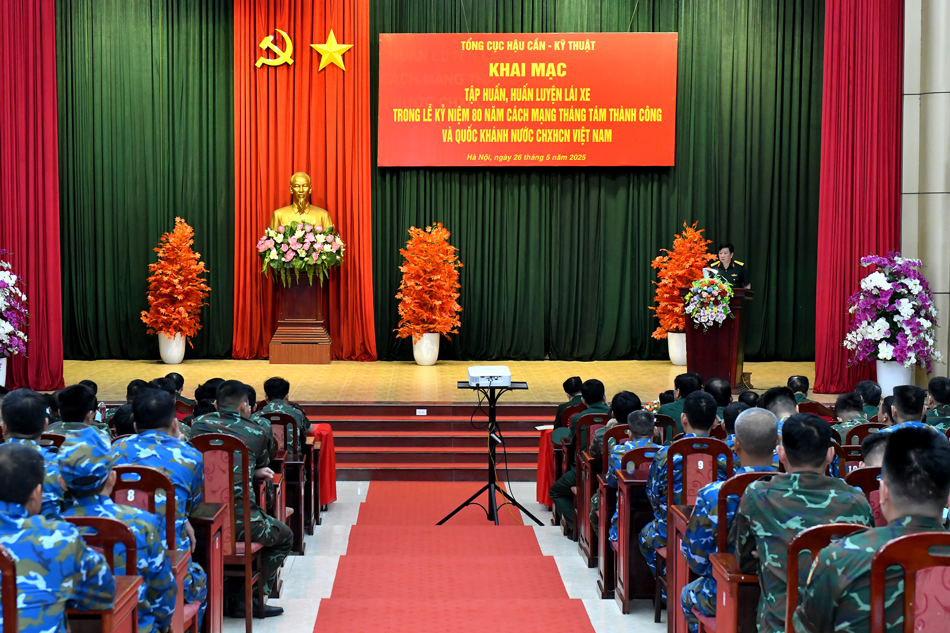 Tổng cục Hậu cần-Kỹ thuật (Bộ Quốc phòng) tổ chức tập huấn, huấn luyện lái xe trong Lễ kỷ niệm 80 năm Cách mạng Tháng Tám và Quốc khánh 2/9.