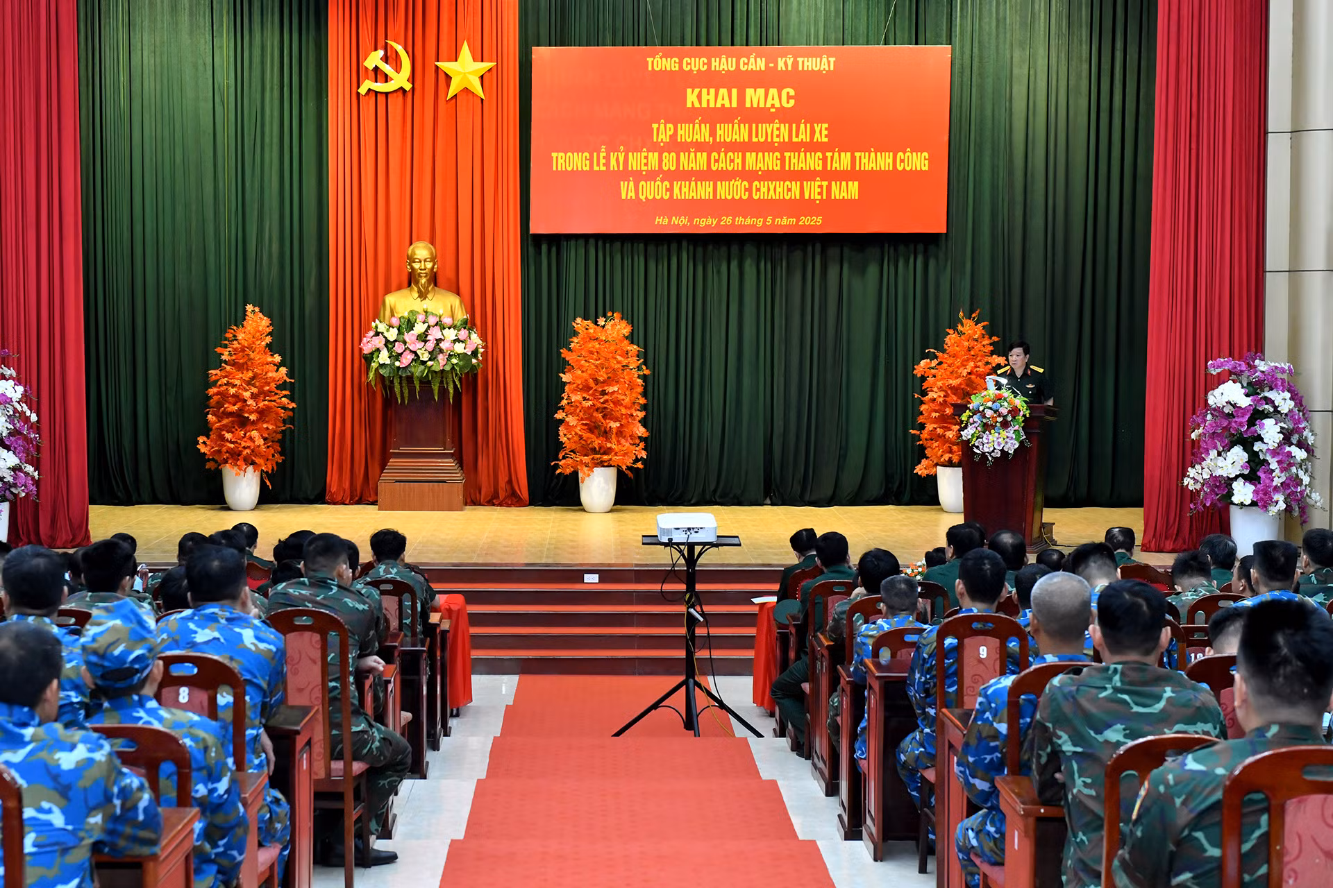 Tổng cục Hậu cần-Kỹ thuật (Bộ Quốc phòng) tổ chức tập huấn, huấn luyện lái xe trong Lễ kỷ niệm 80 năm Cách mạng Tháng Tám và Quốc khánh 2/9.