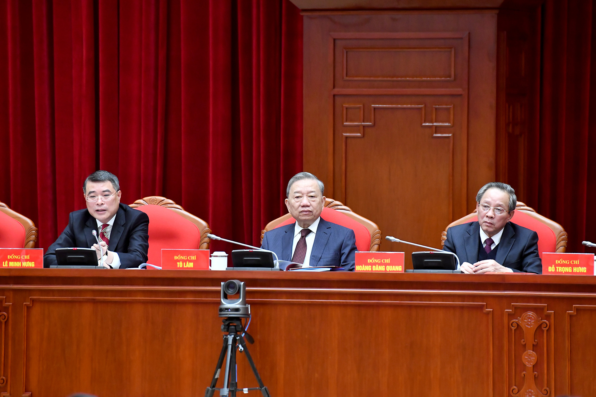 Tổng Bí thư Tô Lâm và các đồng chí lãnh đạo Ban Tổ chức Trung ương chủ trì hội nghị.