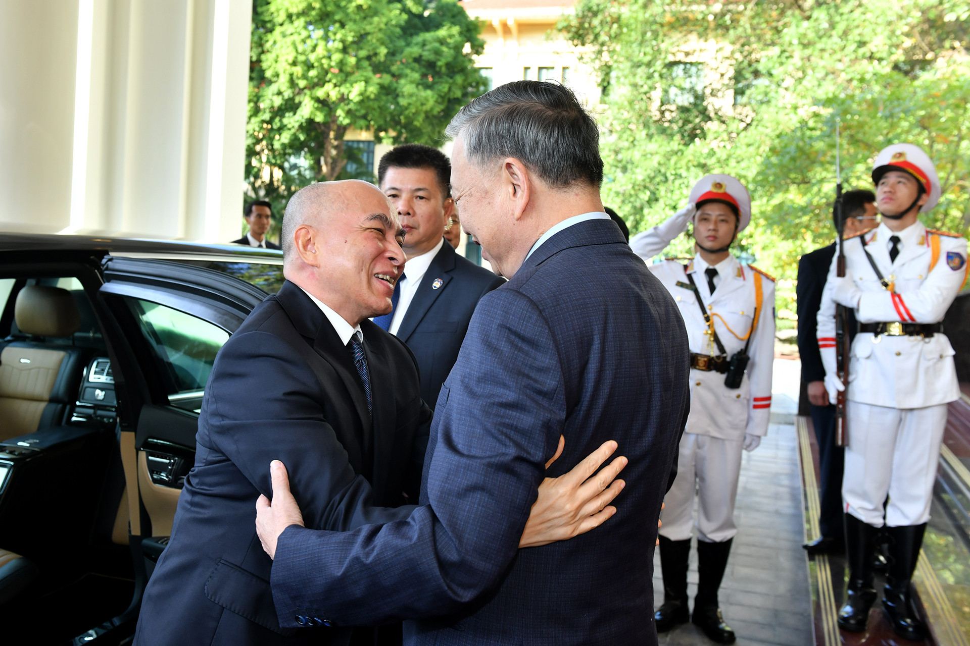 Tổng Bí thư Tô Lâm và Quốc vương Campuchia Norodom Sihamoni.