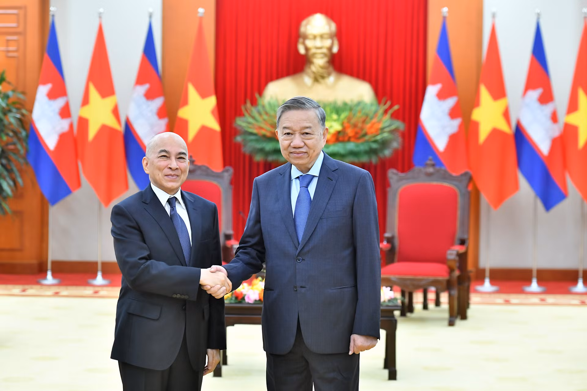 Tổng Bí thư Tô Lâm với Quốc vương Campuchia Norodom Sihamoni.