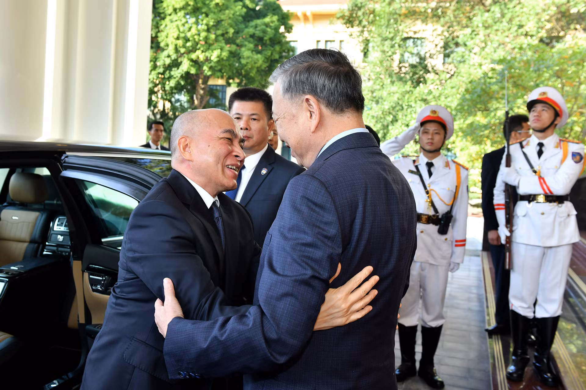 Tổng Bí thư Tô Lâm và Quốc vương Campuchia Norodom Sihamoni.