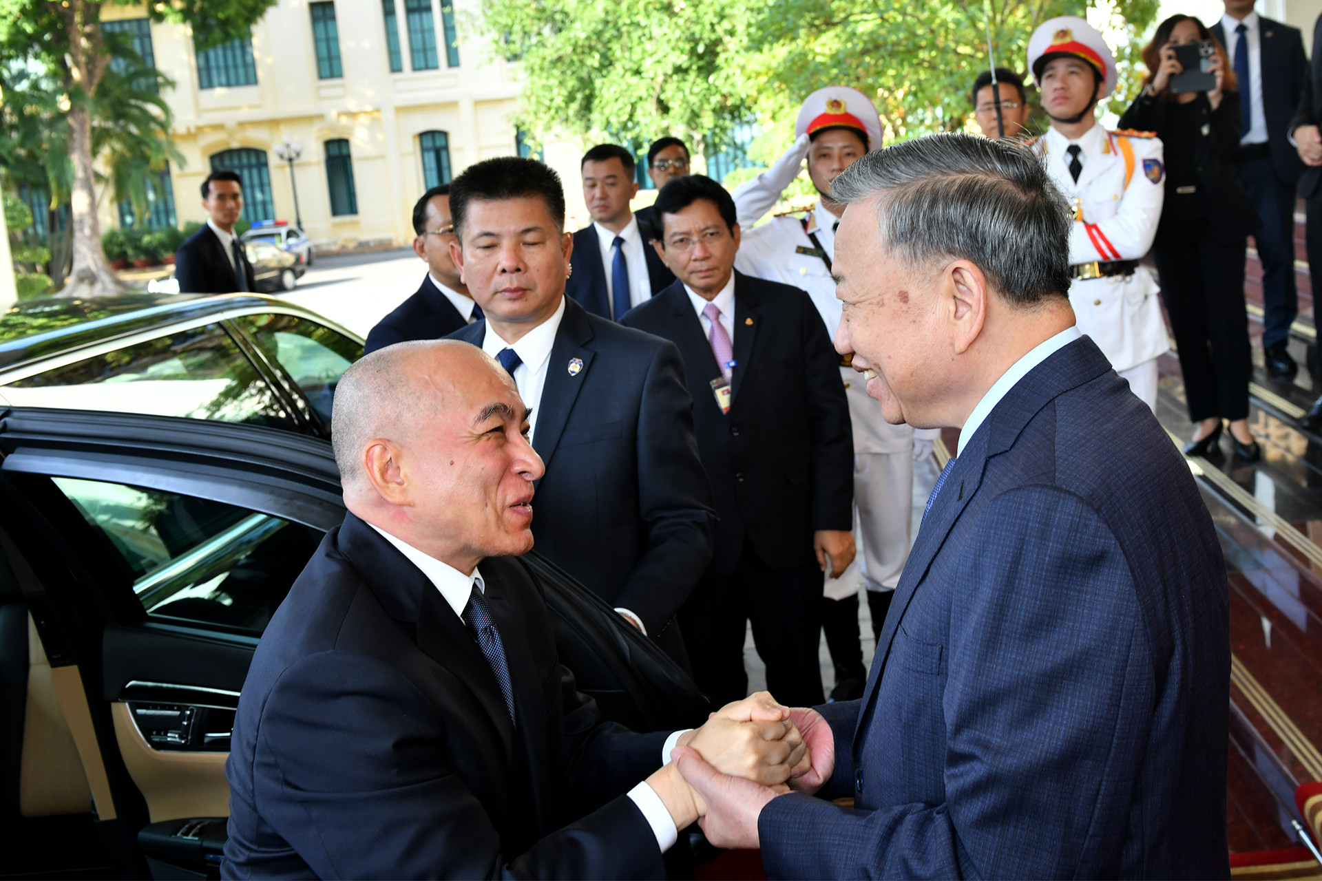 Tổng Bí thư Tô Lâm đón Quốc vương Campuchia Norodom Sihamoni.