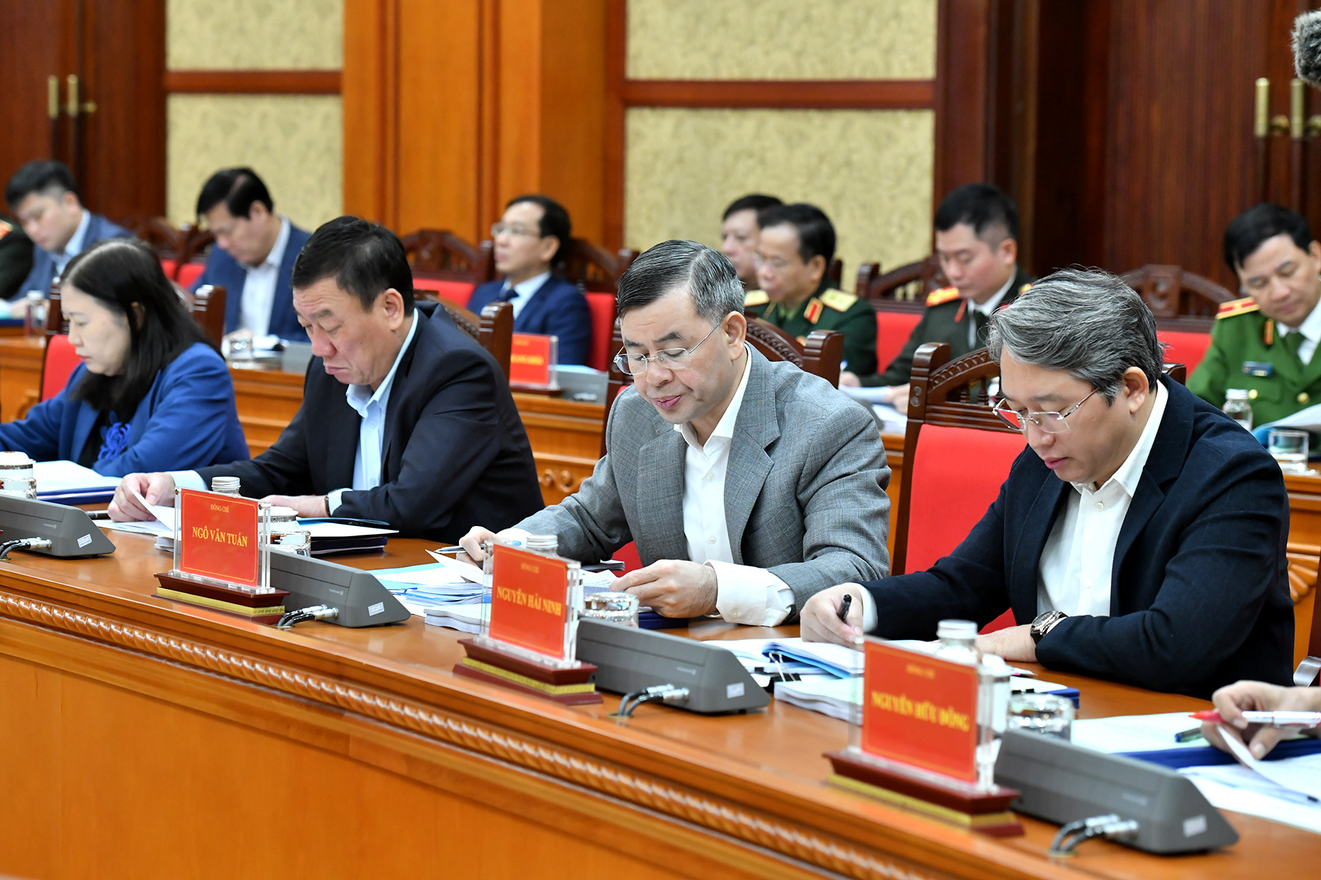 Các đại biểu tham dự phiên họp.