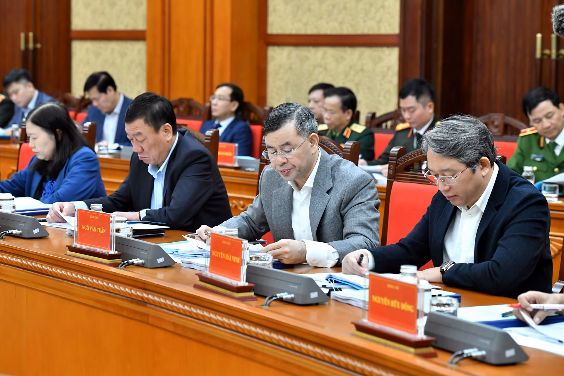 Các đại biểu tham dự phiên họp.