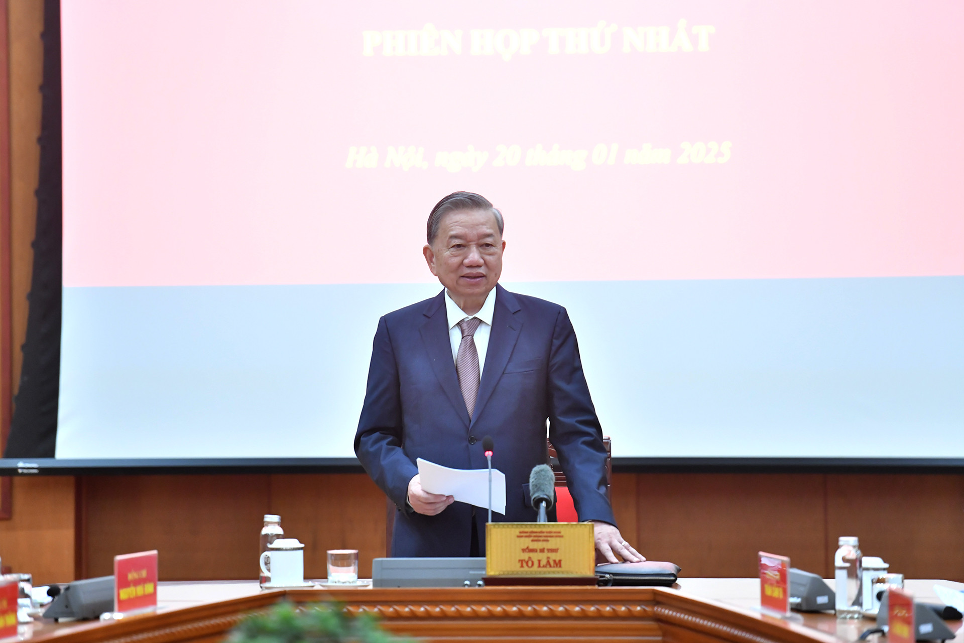 Tổng Bí thư Tô Lâm phát biểu kết luận phiên họp.