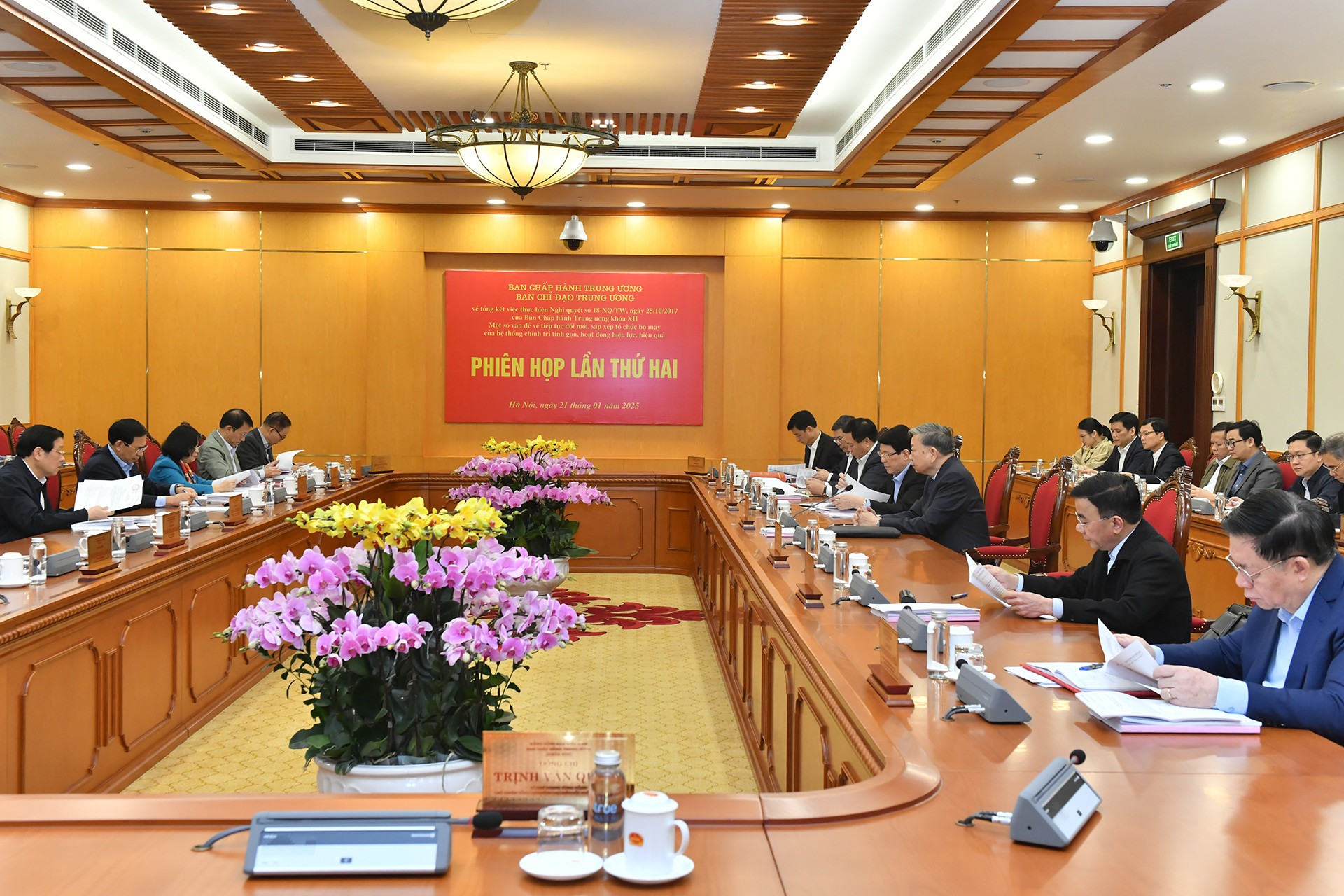 Quang cảnh phiên họp.