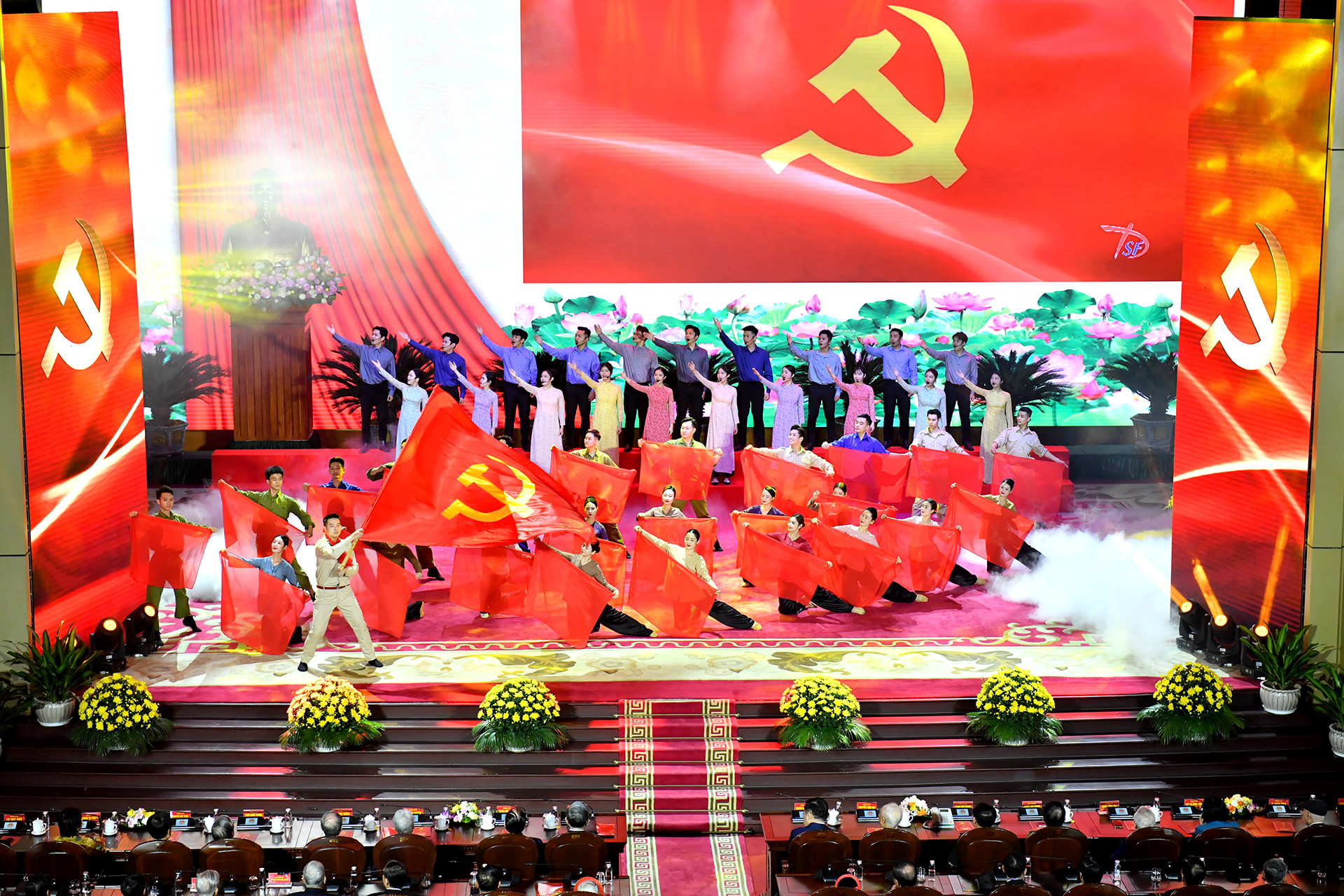 Chương trình nghệ thuật tại buổi gặp mặt.