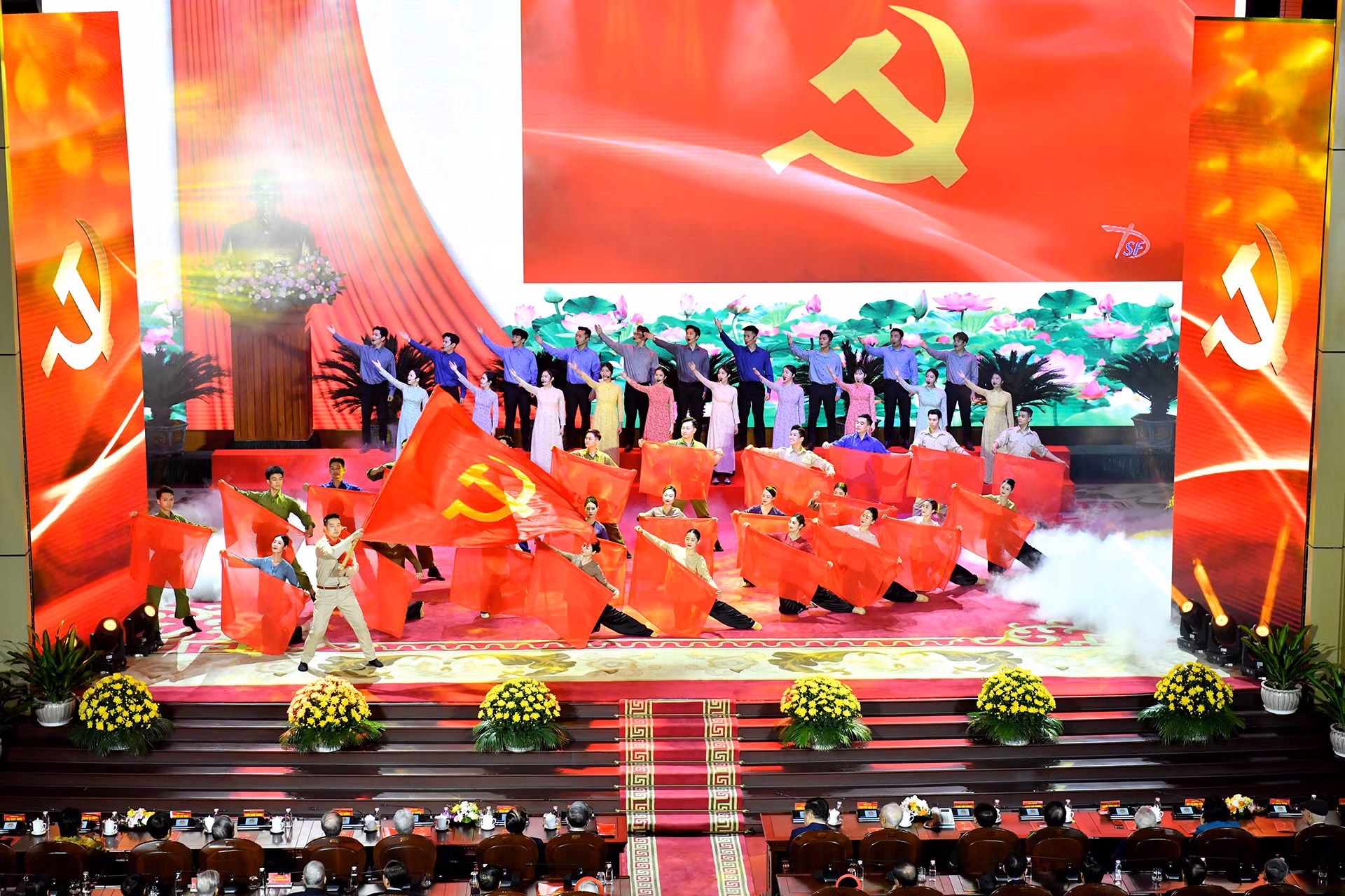 Chương trình nghệ thuật tại buổi gặp mặt.