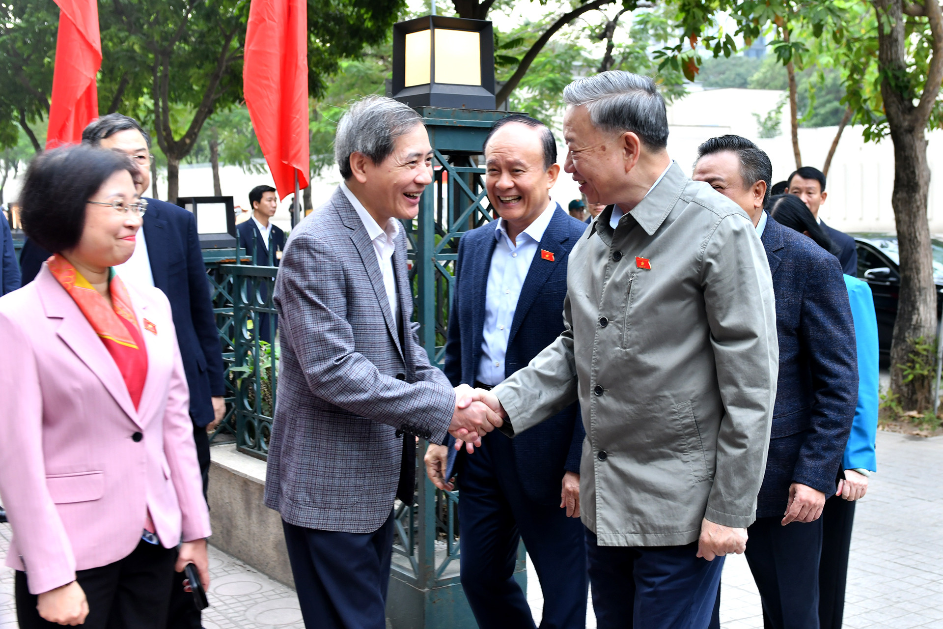 Tổng Bí thư Tô Lâm với các đại biểu tại hội nghị tiếp xúc cử tri thành phố Hà Nội.