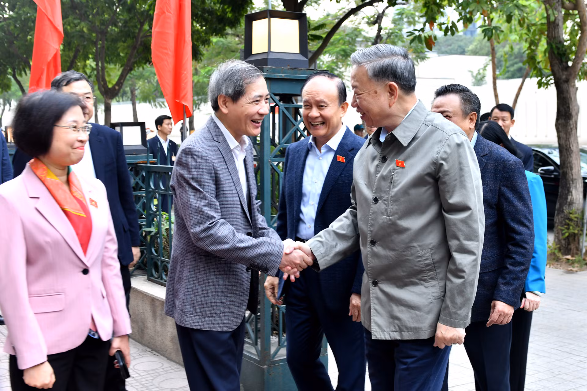 Tổng Bí thư Tô Lâm với các đại biểu tại hội nghị tiếp xúc cử tri thành phố Hà Nội.