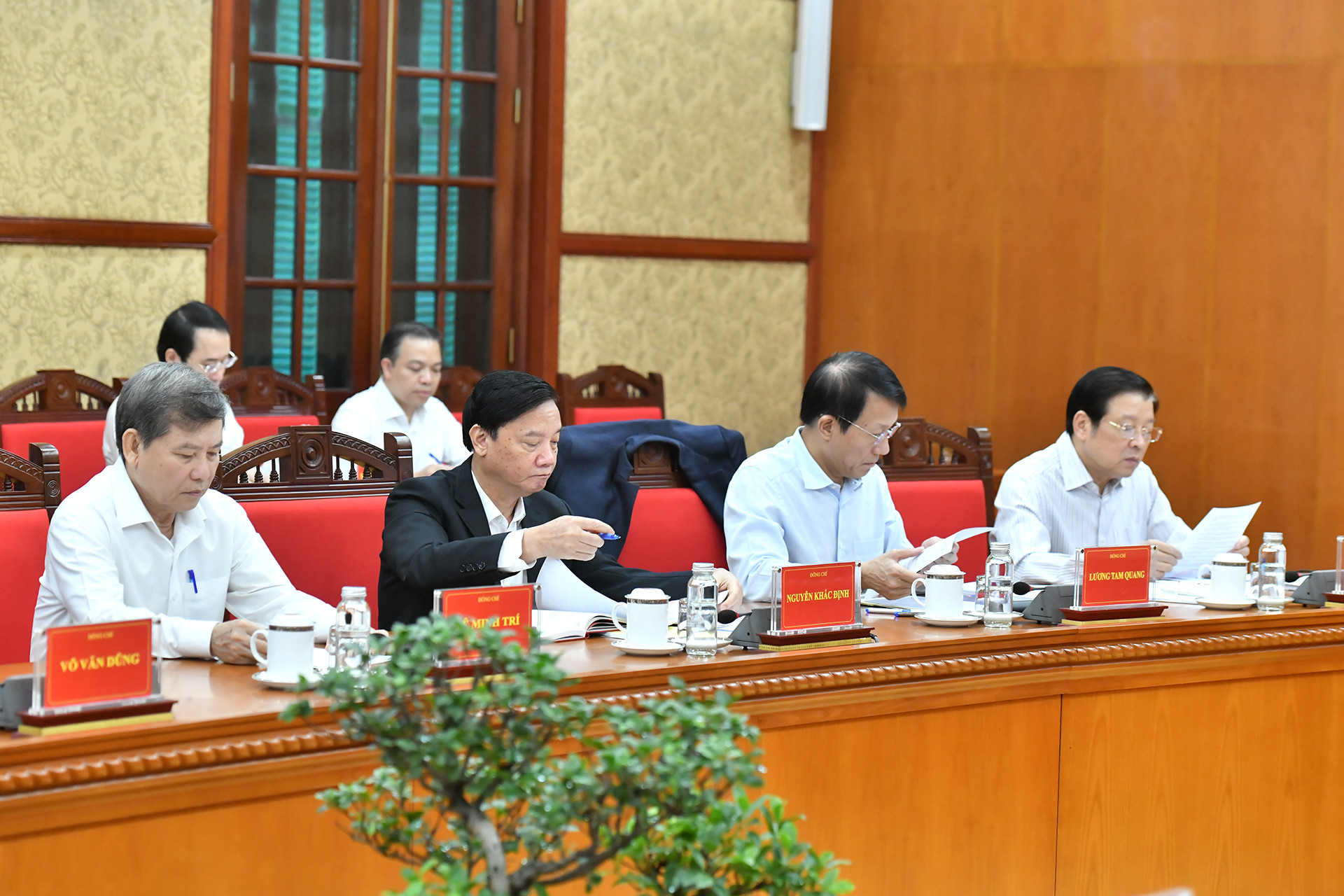 Các đồng chí Thường trực Ban Chỉ đạo tham dự cuộc họp.