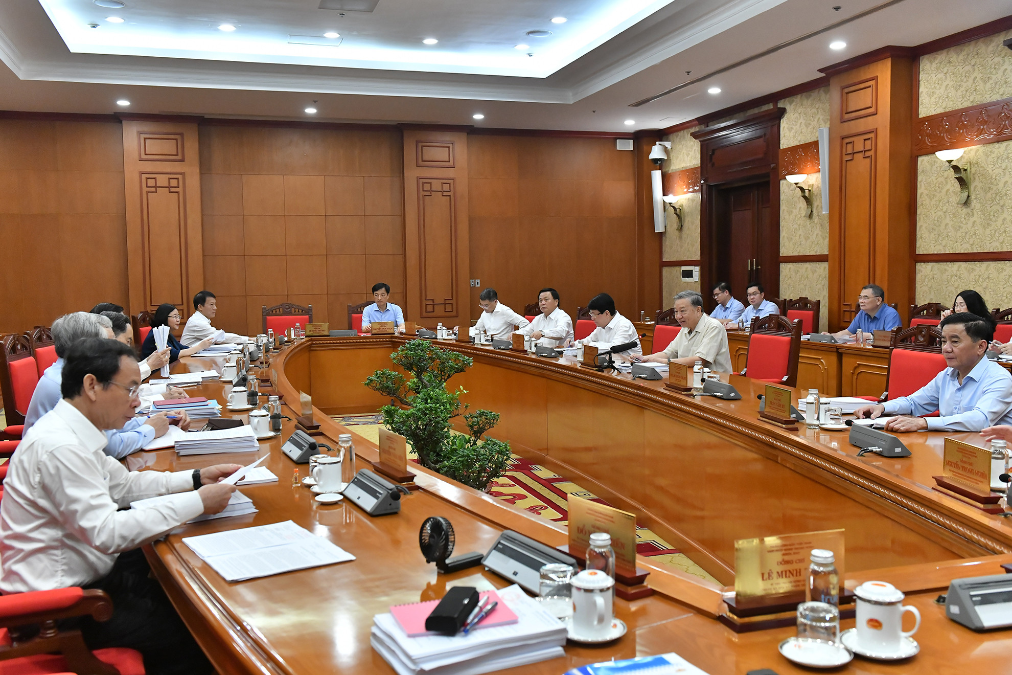 Quang cảnh cuộc họp.