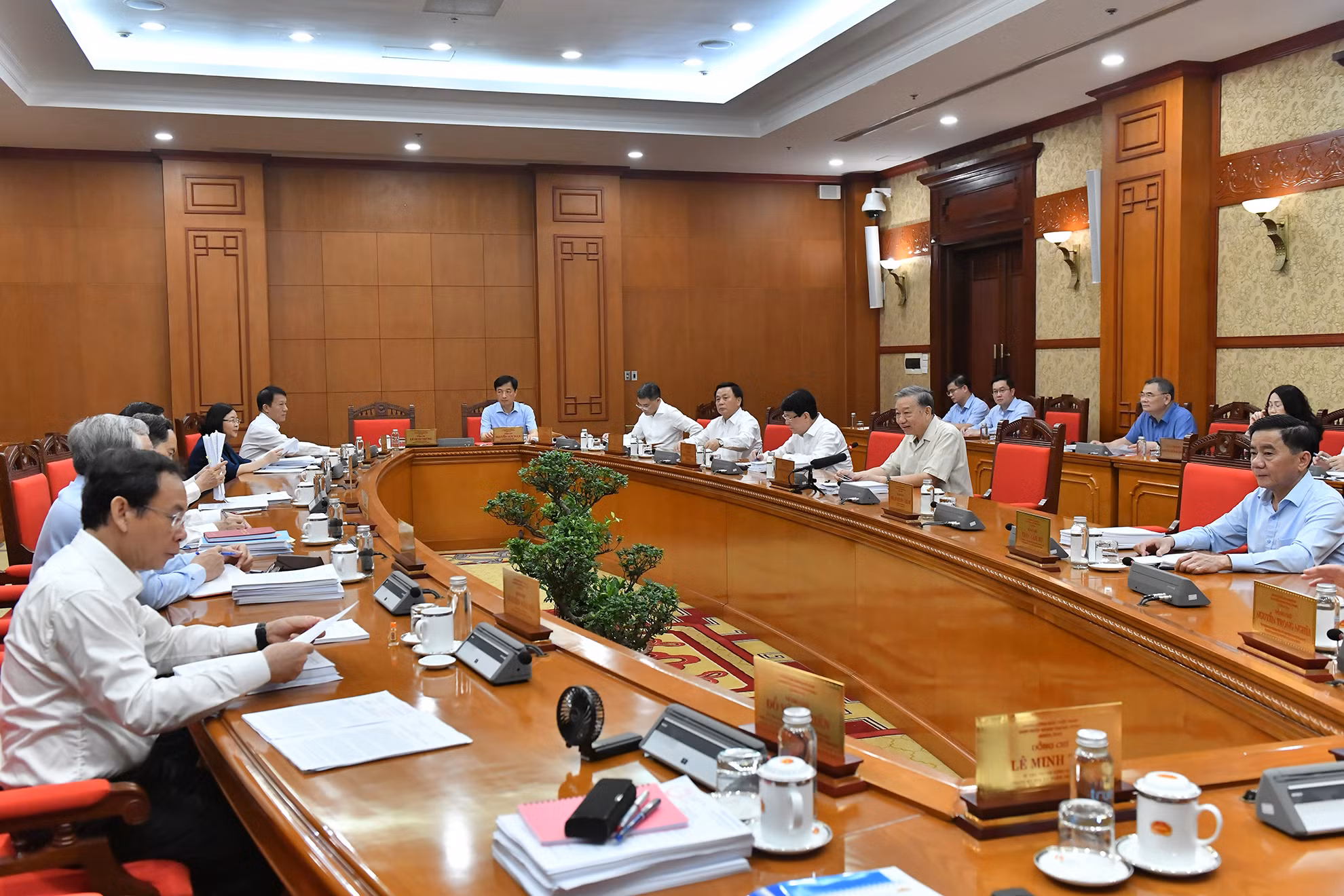 Quang cảnh cuộc họp.