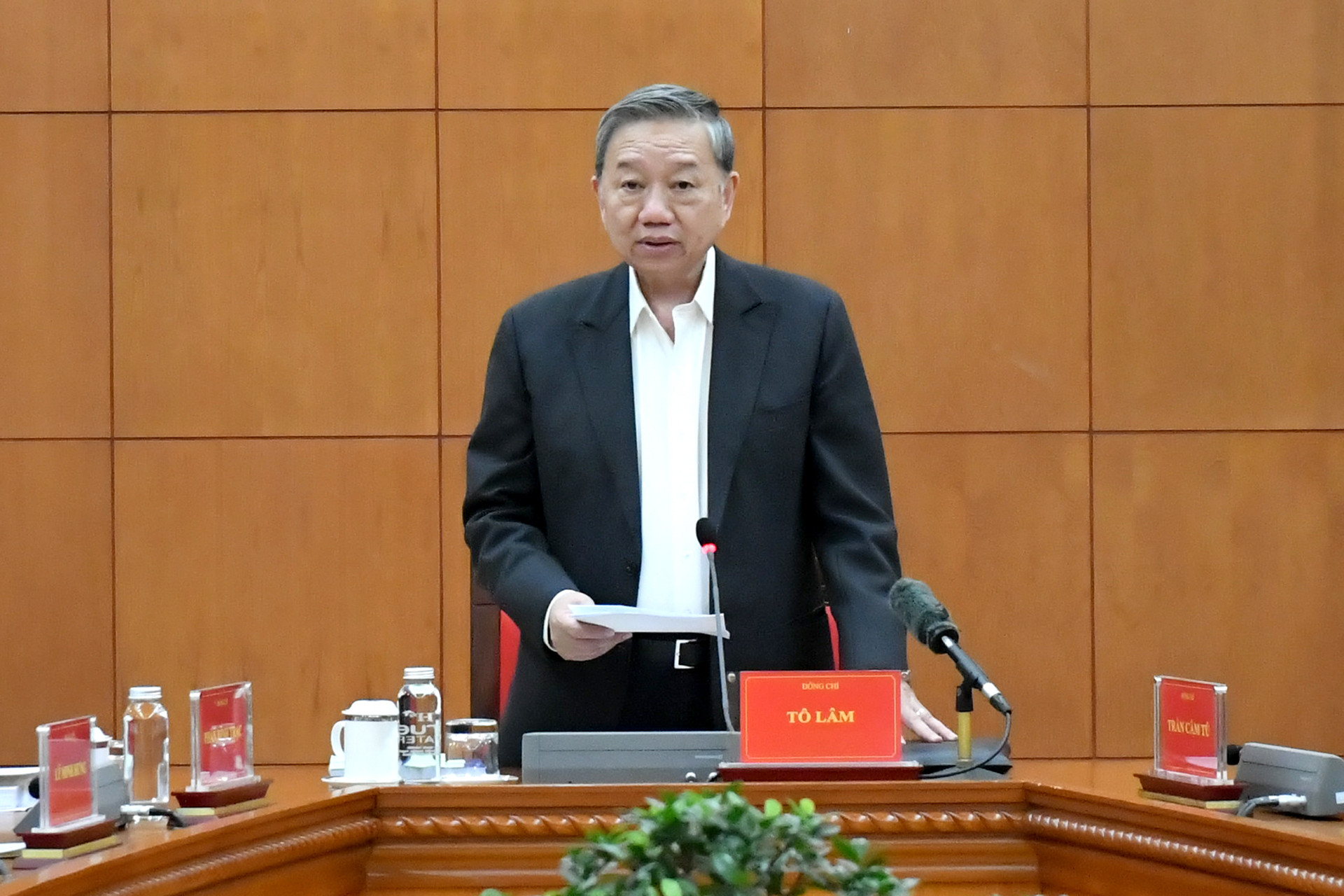 Tổng Bí thư Tô Lâm phát biểu chỉ đạo cuộc họp. Tổng Bí thư Tô Lâm phát biểu chỉ đạo cuộc họp.