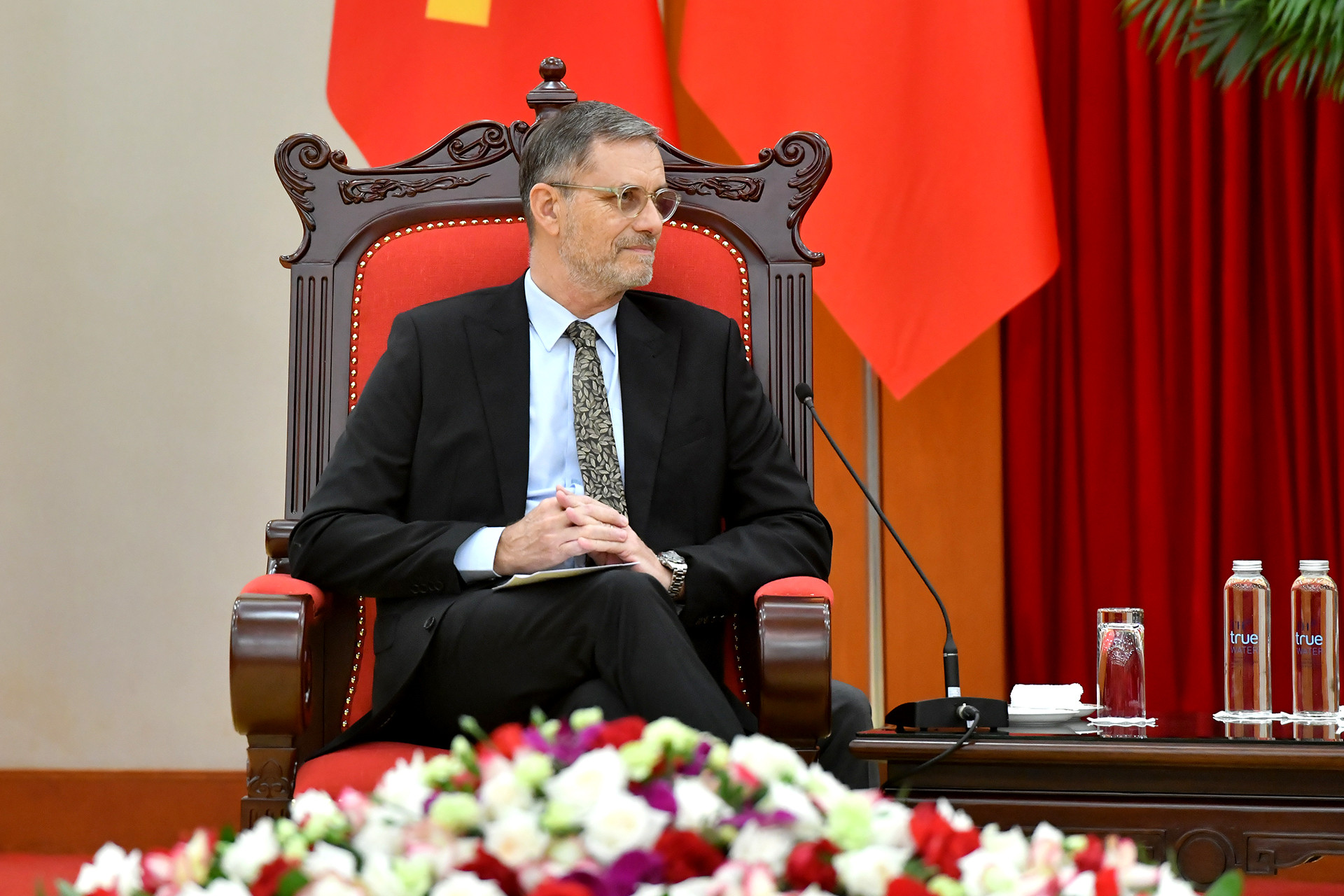 Đại sứ Pháp tại Việt Nam Olivier Brochet.