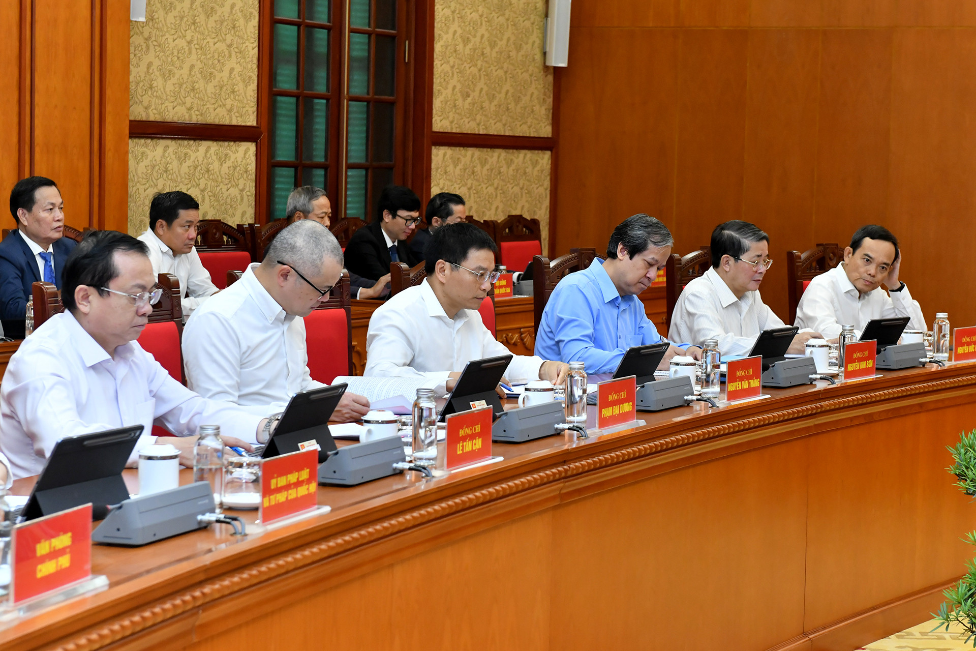 Các đại biểu tham dự phiên họp.