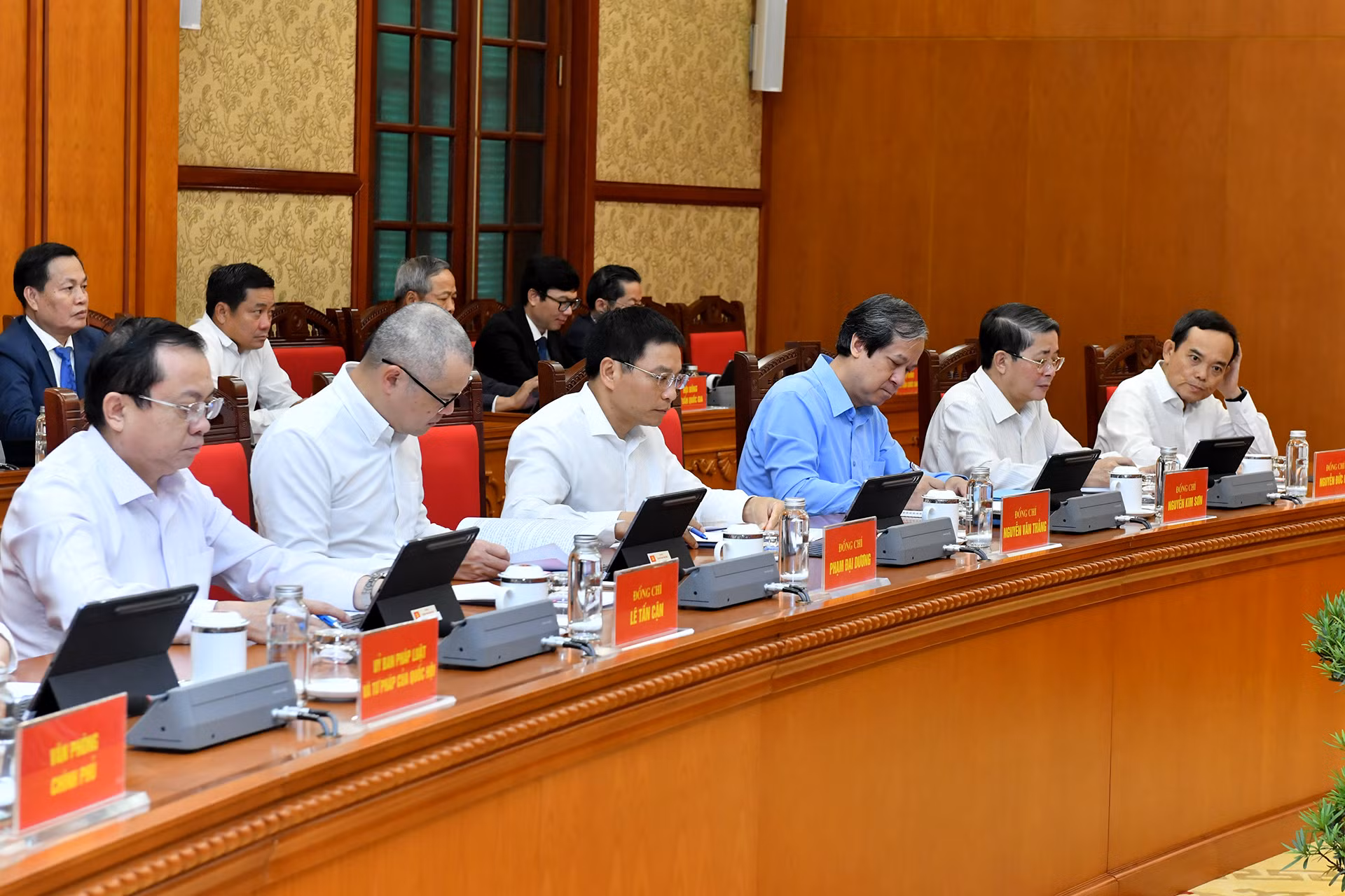 Các đại biểu tham dự phiên họp.