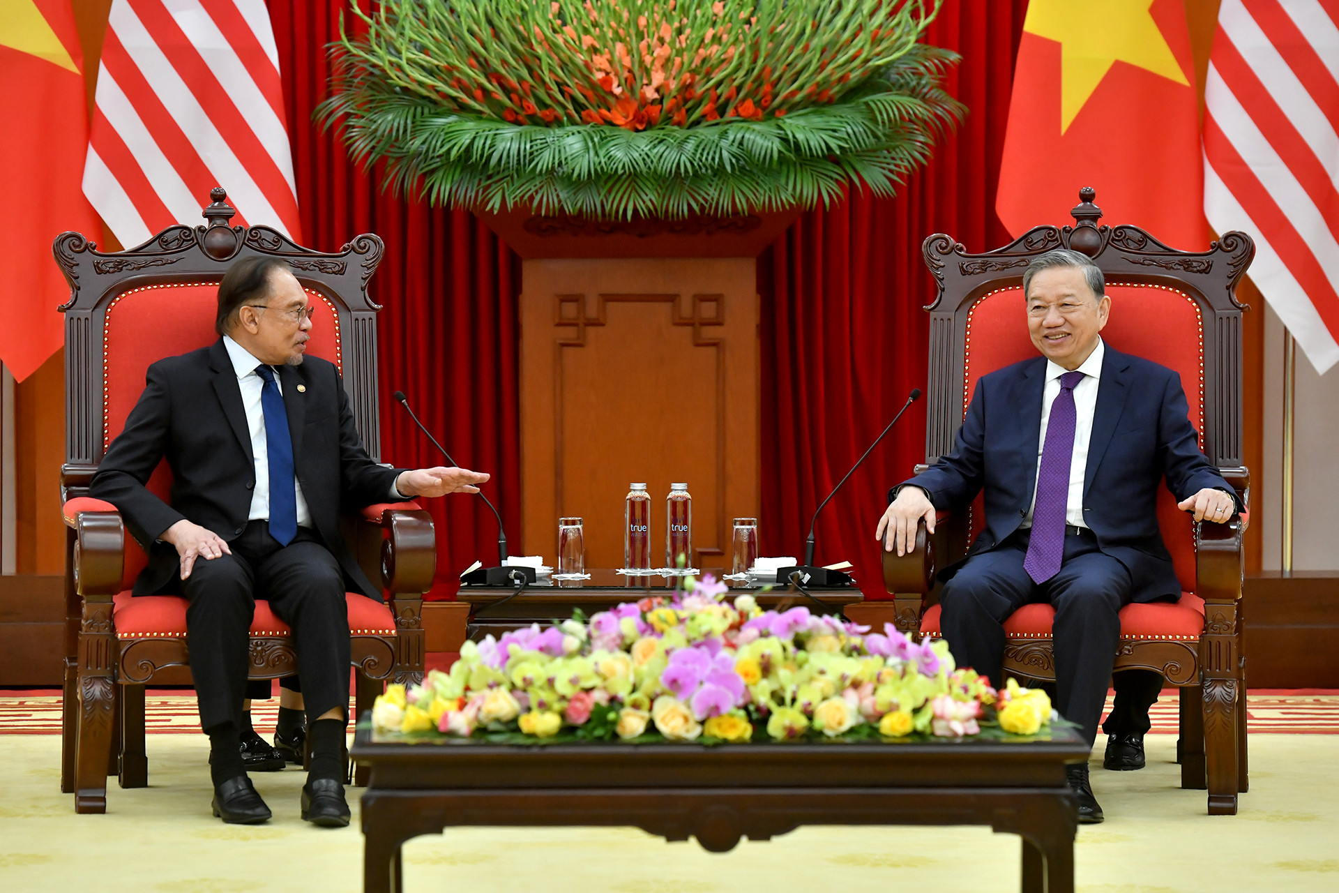 Tổng Bí thư Tô Lâm tiếp Thủ tướng Malaysia Anwar Ibrahim. Tổng Bí thư Tô Lâm tiếp Thủ tướng Malaysia Anwar Ibrahim.