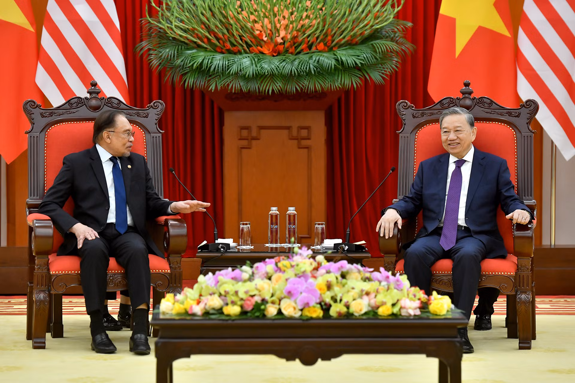 Tổng Bí thư Tô Lâm tiếp Thủ tướng Malaysia Anwar Ibrahim.