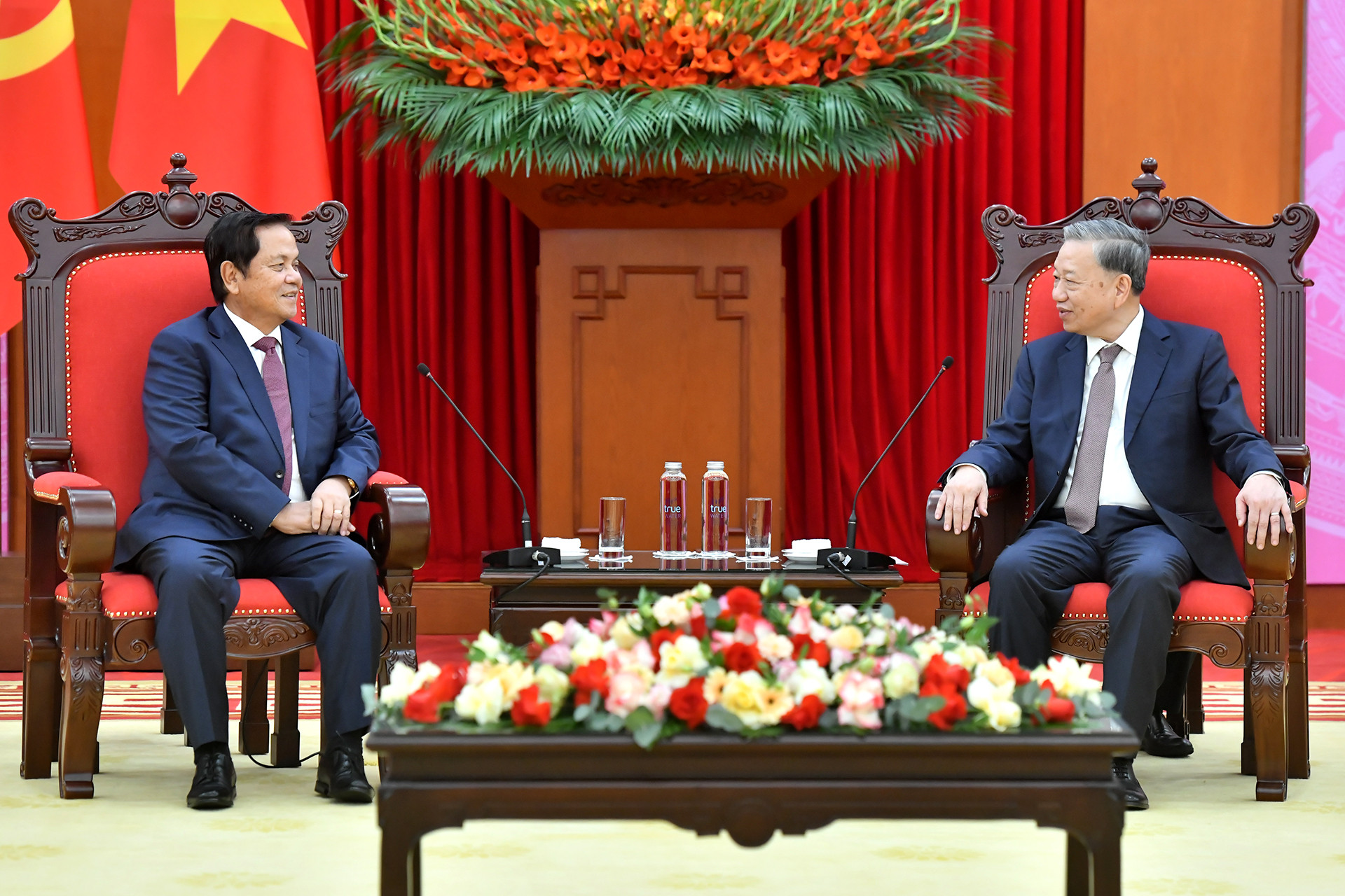 Tổng Bí thư Tô Lâm và đồng chí Ouch Borith.