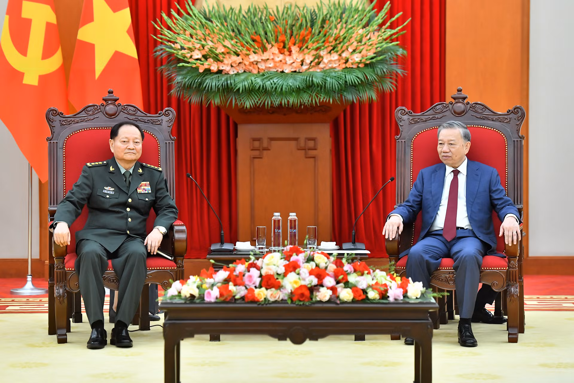 Tổng Bí thư Tô Lâm với Thượng tướng Trương Hựu Hiệp, Phó Chủ tịch Quân ủy Trung ương Trung Quốc.