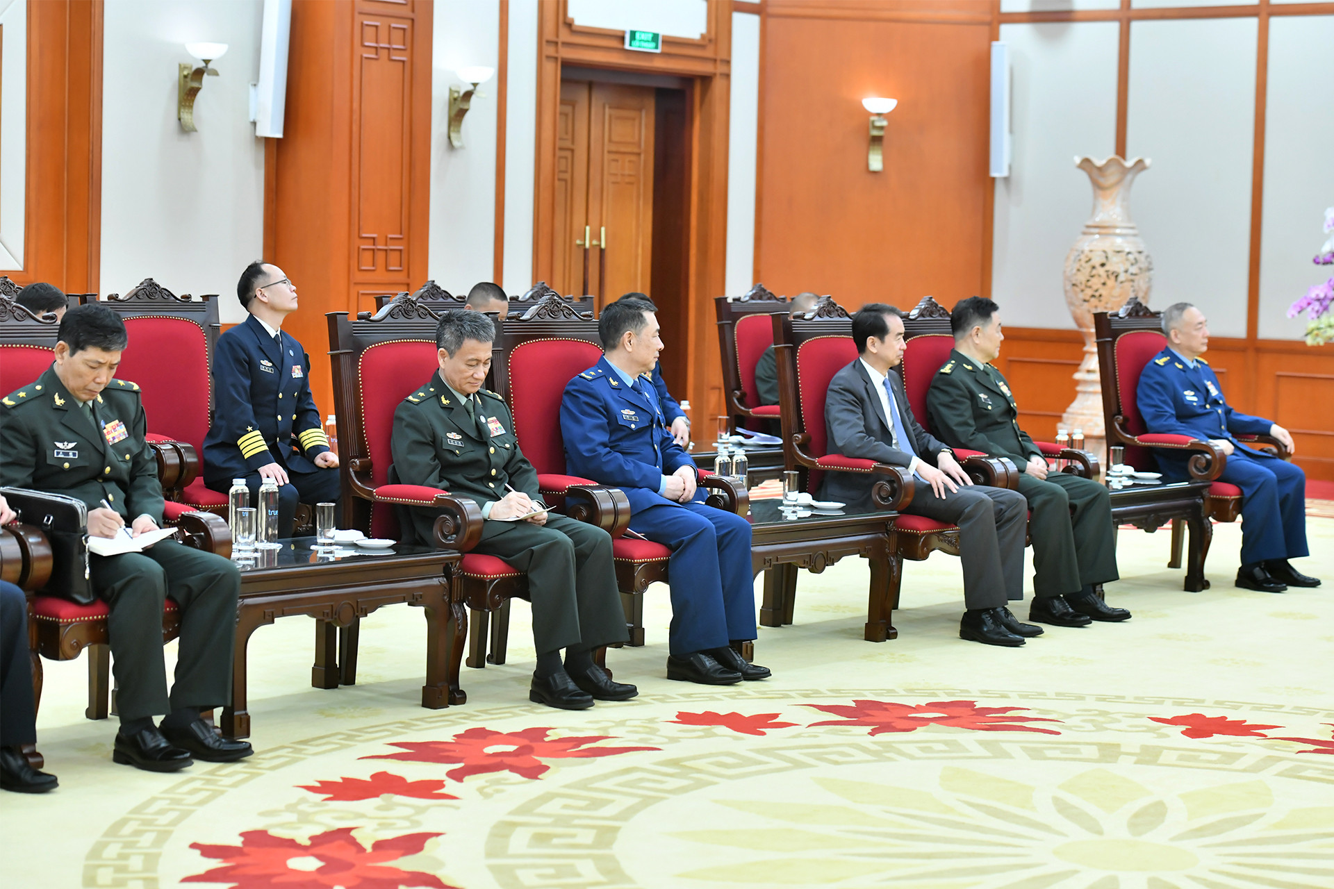 Các đại biểu Trung Quốc tham dự buổi tiếp.