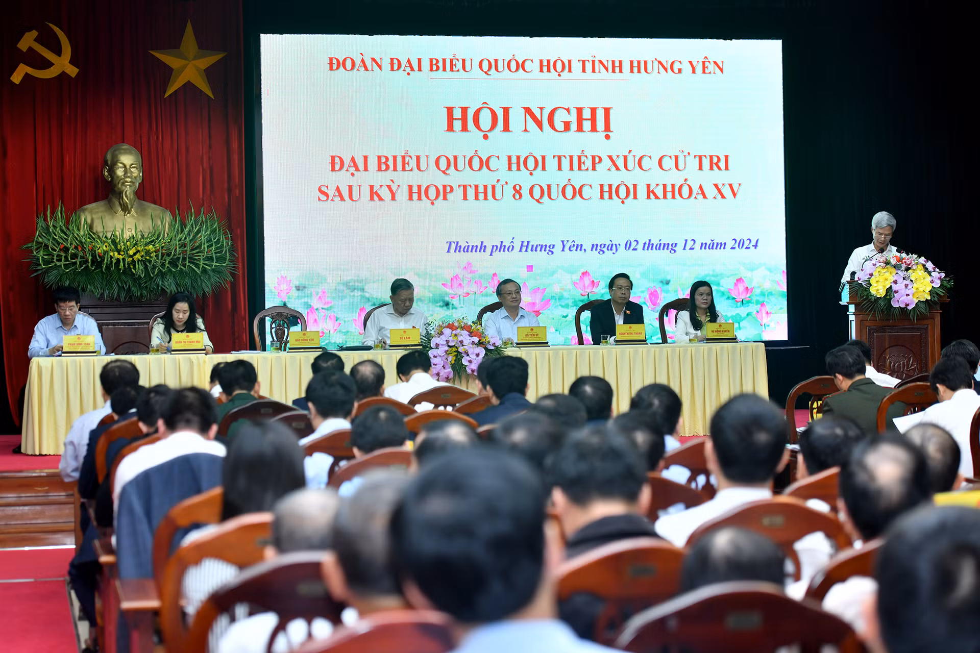 Quang cảnh hội nghị tiếp xúc cử tri sau Kỳ họp thứ 8, Quốc hội khóa XV.