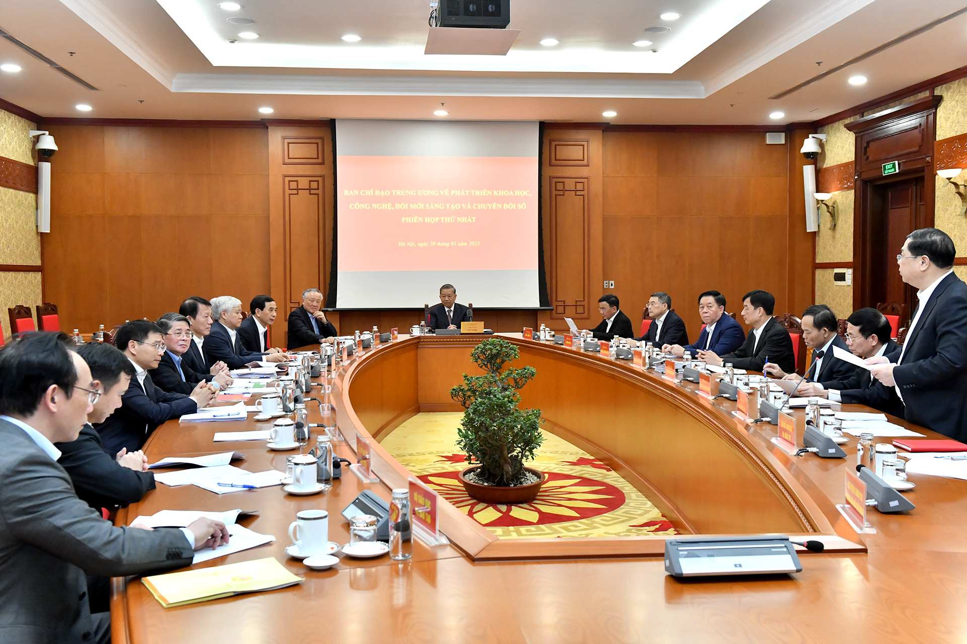 Quang cảnh phiên họp.