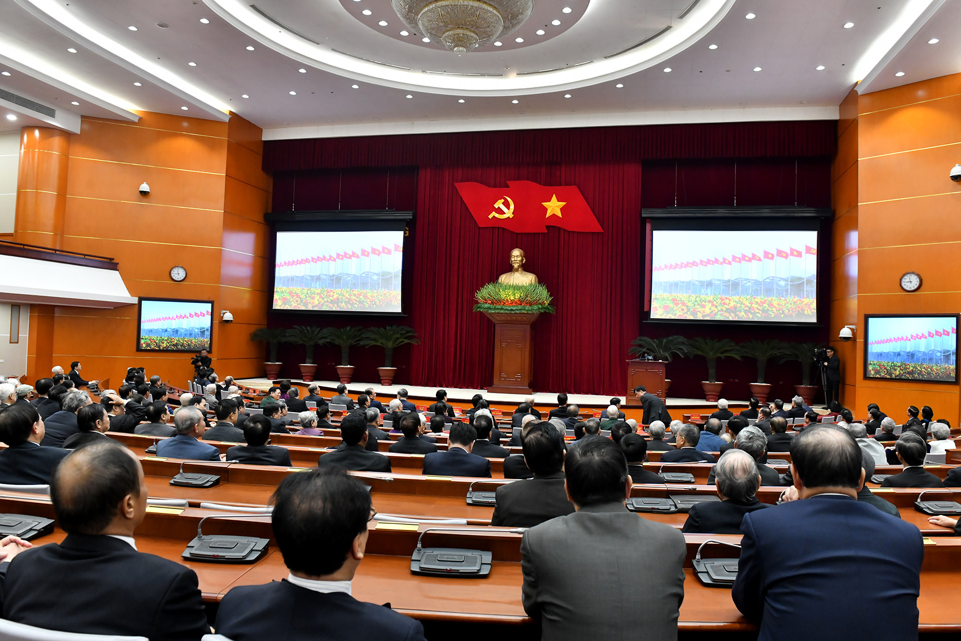 Quang cảnh hội nghị.