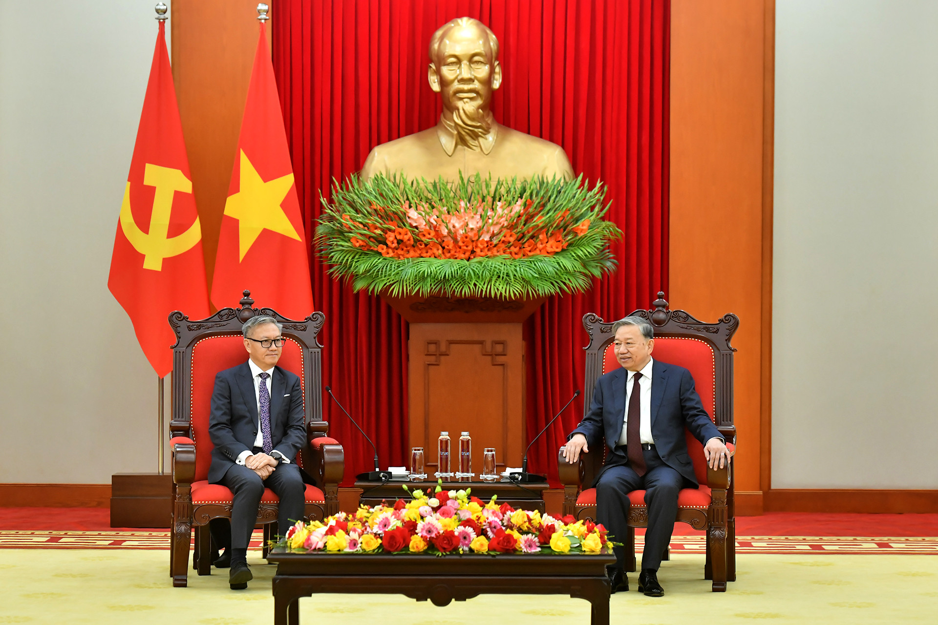 Tổng Bí thư Tô Lâm tiếp đồng chí Thongsavanh Phomvihane, Ủy viên Trung ương Đảng Nhân dân Cách mạng Lào, Bộ trưởng Ngoại giao Lào.