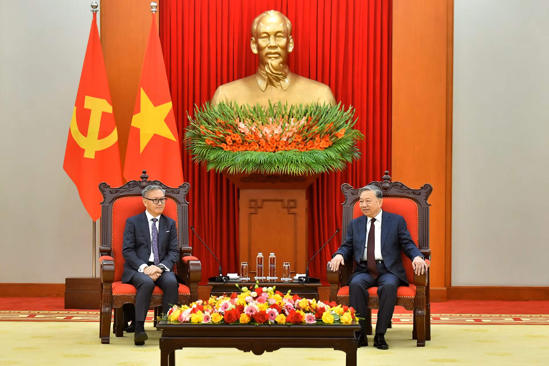 Tổng Bí thư Tô Lâm tiếp đồng chí Thongsavanh Phomvihane, Ủy viên Trung ương Đảng Nhân dân Cách mạng Lào, Bộ trưởng Ngoại giao Lào.