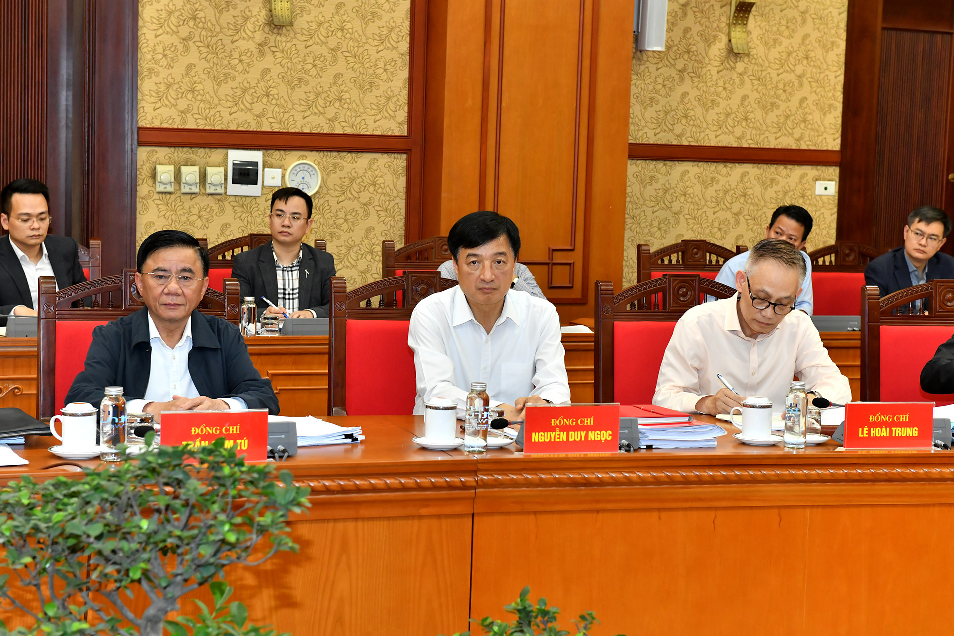 Thường trực Ban Bí thư Trần Cẩm Tú cùng các đồng chí thành viên Ban Chỉ đạo và các đại biểu tham dự phiên họp.