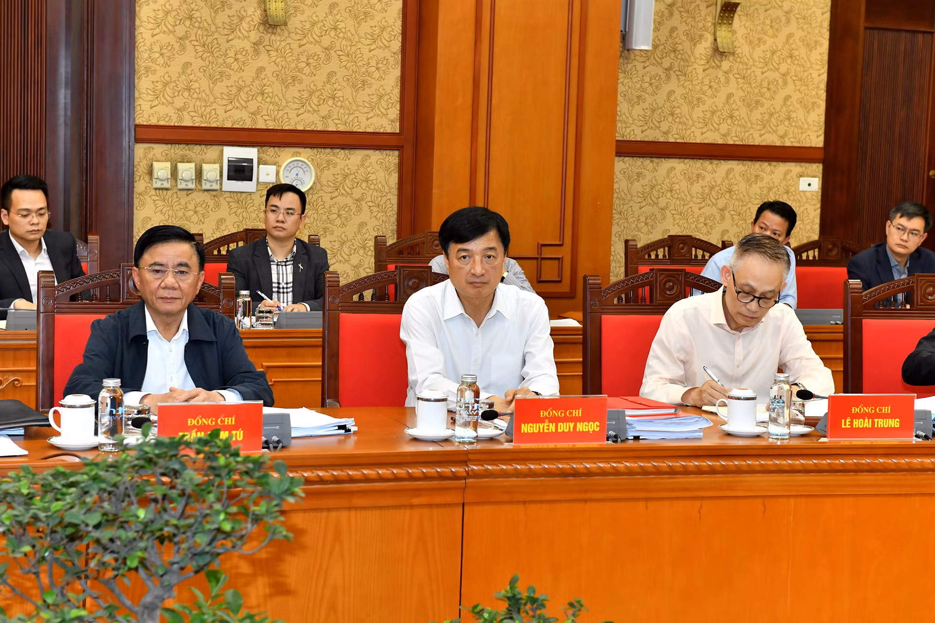 Thường trực Ban Bí thư Trần Cẩm Tú cùng các đồng chí thành viên Ban Chỉ đạo và các đại biểu tham dự phiên họp.