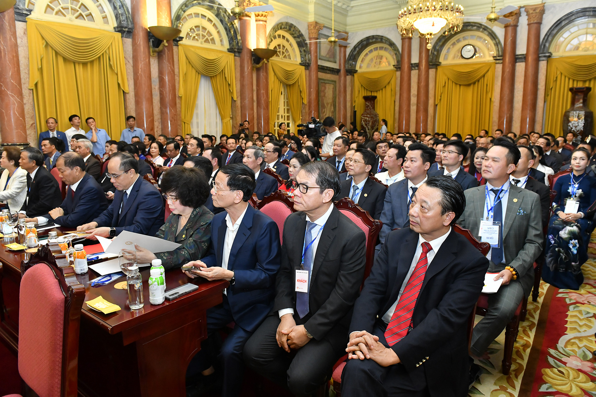 [Ảnh] Tổng Bí thư, Chủ tịch nước Tô Lâm gặp mặt các doanh nhân tiêu biểu ảnh 7