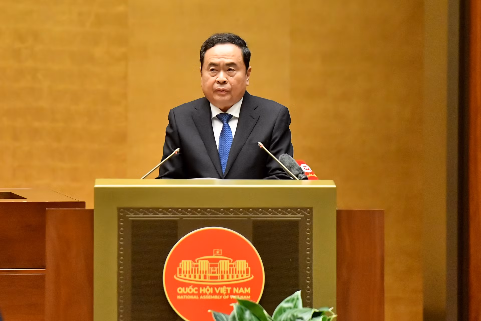 Đồng chí Trần Thanh Mẫn, Ủy viên Bộ Chính trị, Chủ tịch Quốc hội truyền đạt chuyên đề “Tháo gỡ những điểm nghẽn, nút thắt về thể chế”.