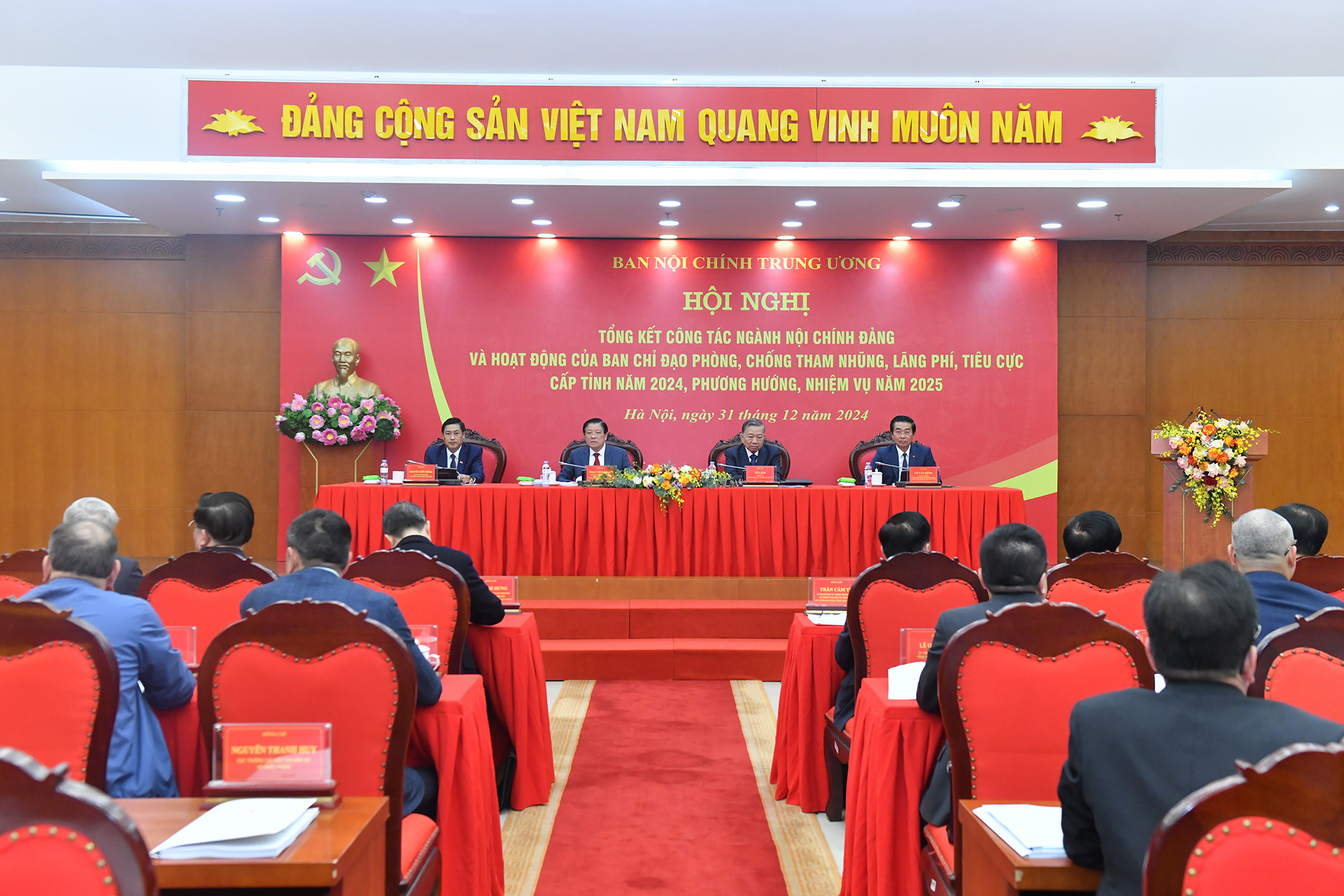 Tổng Bí thư Tô Lâm và các đồng chí lãnh đạo Ban Nội chính Trung ương chủ trì hội nghị.