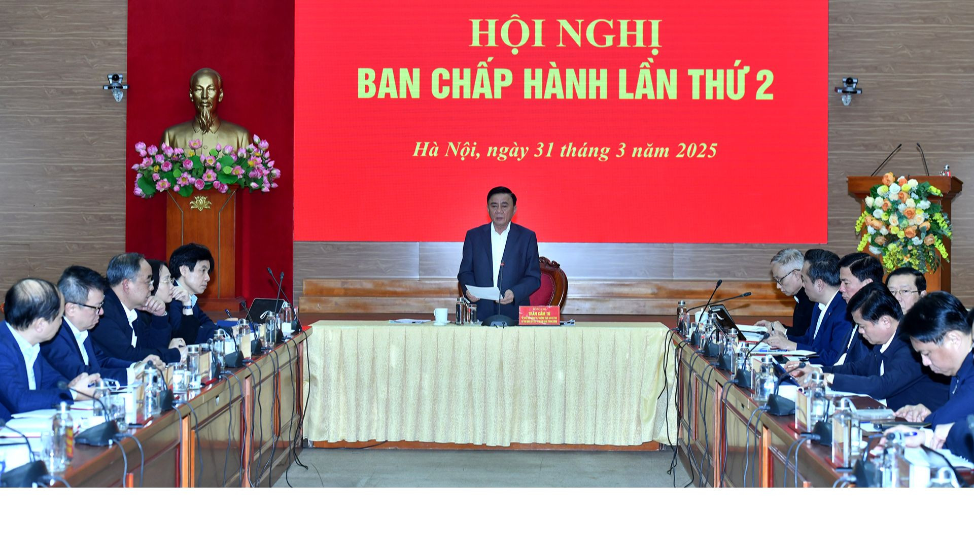 Đồng chí Trần Cẩm Tú, Ủy viên Bộ Chính trị, Thường trực Ban Bí thư, Bí thư Đảng ủy các cơ quan Đảng Trung ương chủ trì hội nghị. 