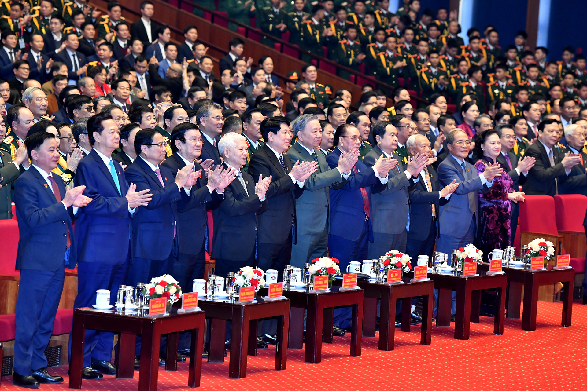 Các đồng chí lãnh đạo, nguyên lãnh đạo Đảng, Nhà nước dự lễ kỷ niệm.