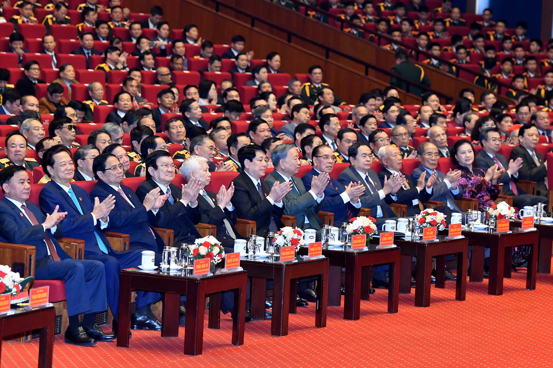 Các đồng chí lãnh đạo, nguyên lãnh đạo Đảng, Nhà nước dự lễ kỷ niệm.