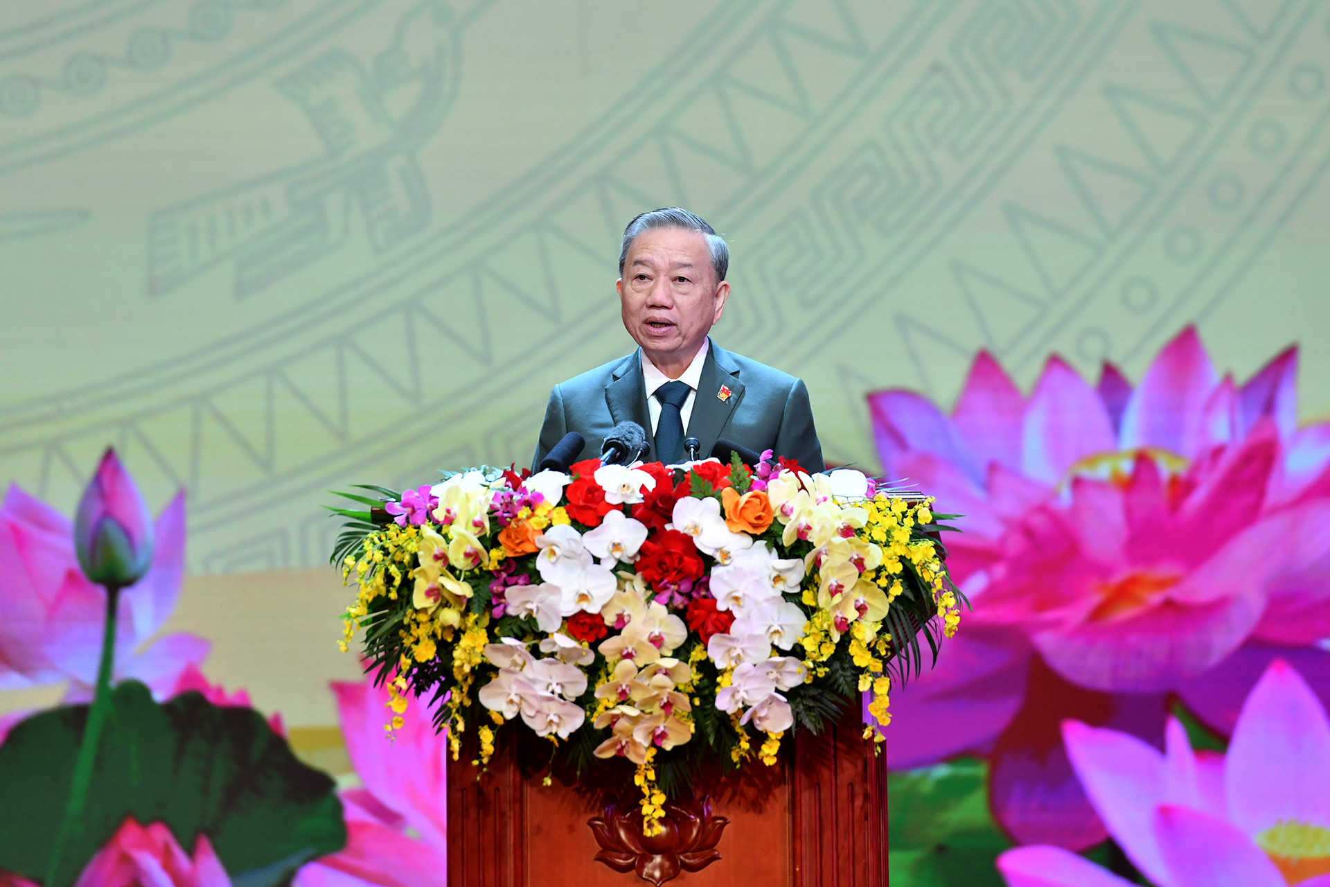 Tổng Bí thư Tô Lâm, Bí thư Quân ủy Trung ương đọc diễn văn kỷ niệm.