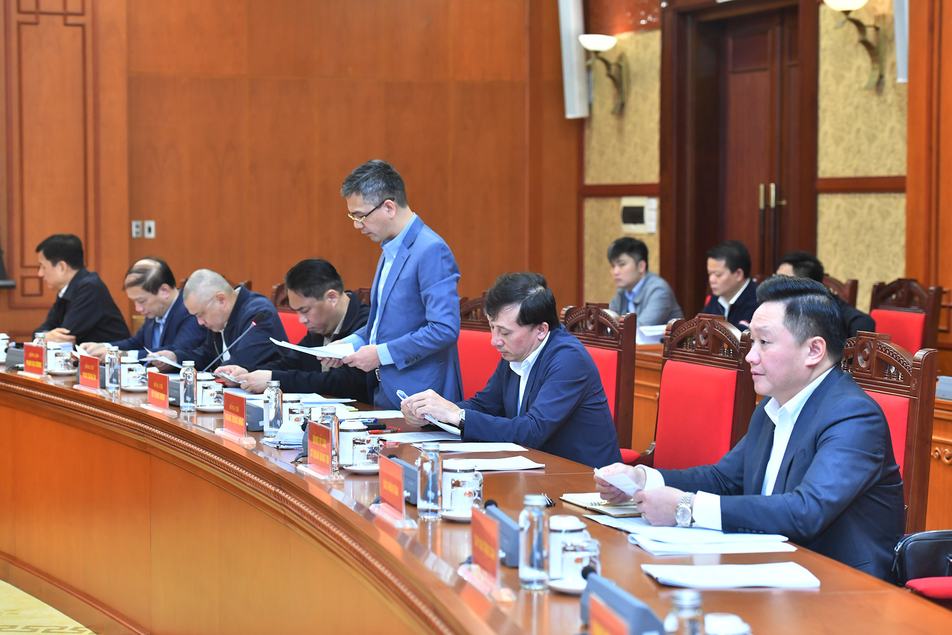 Các đại biểu tham dự phiên họp.