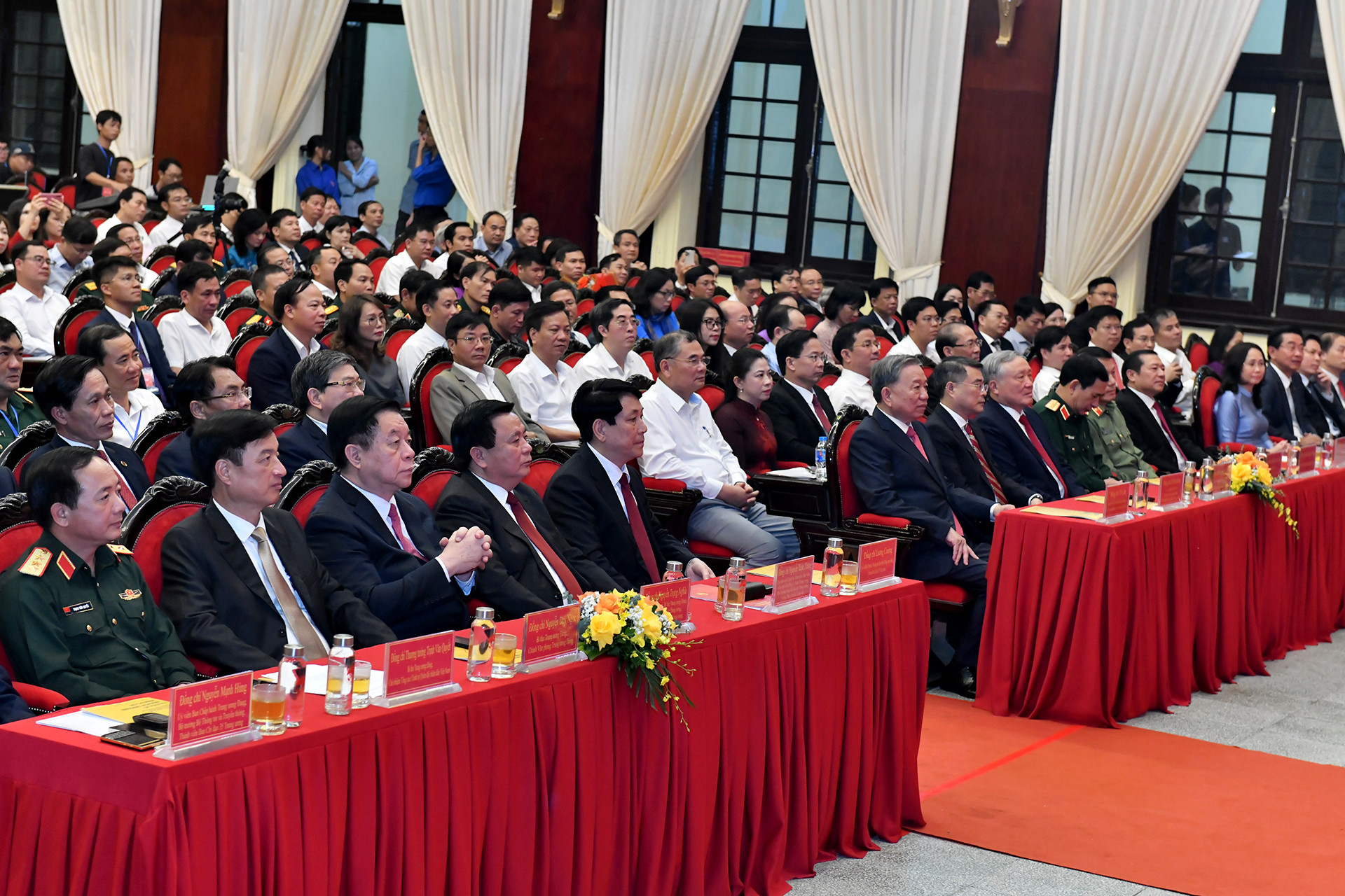 Tổng Bí thư, Chủ tịch nước Tô Lâm cùng các đồng chí lãnh đạo Đảng, Nhà nước dự Lễ trao giải. Tổng Bí thư, Chủ tịch nước Tô Lâm cùng các đồng chí lãnh đạo Đảng, Nhà nước dự Lễ trao giải.